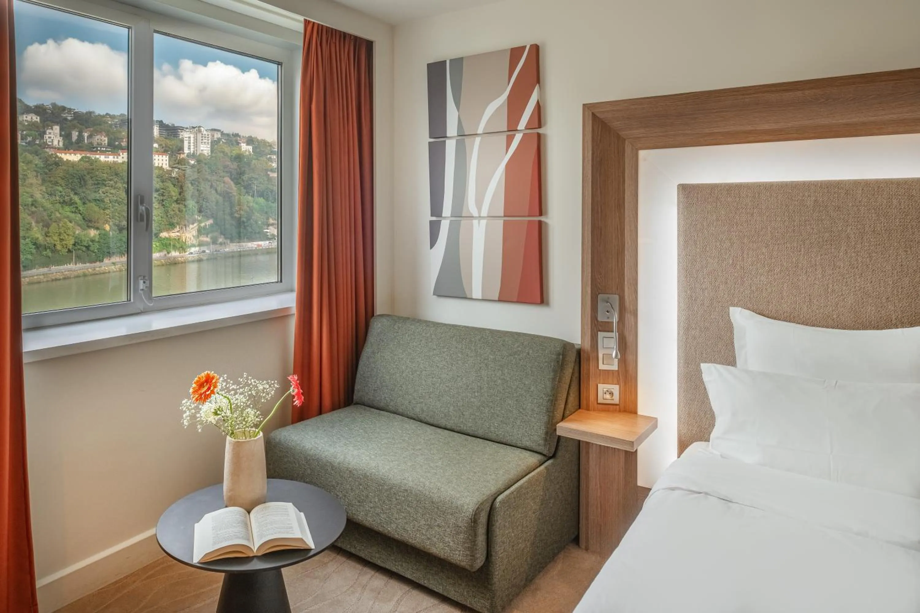 Bedroom, Bed in Novotel Lyon Centre-Confluence Bord de Saone