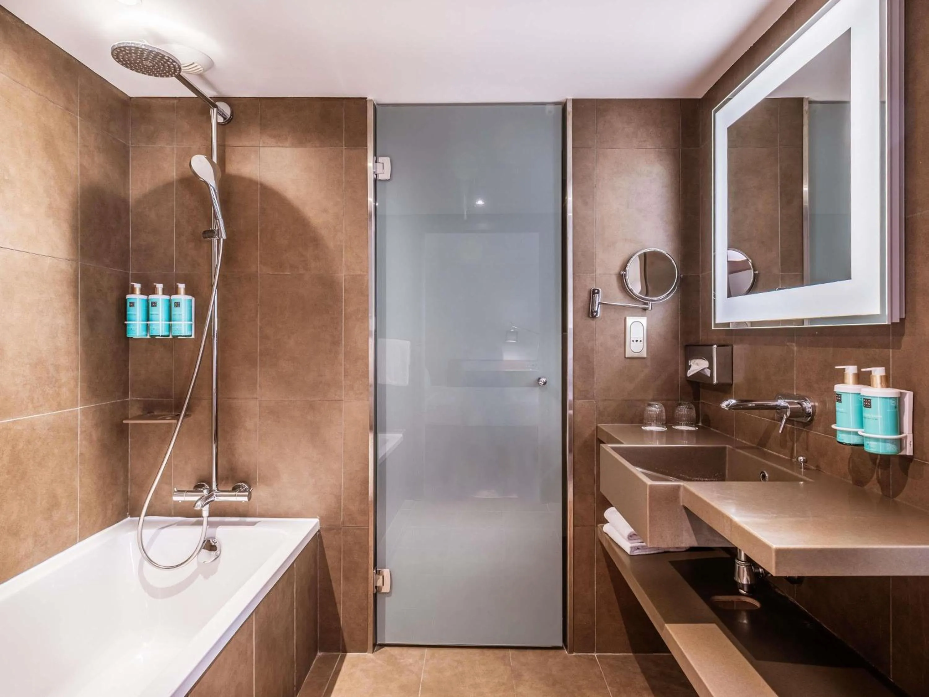 Bedroom in Novotel Lyon Centre-Confluence Bord de Saone