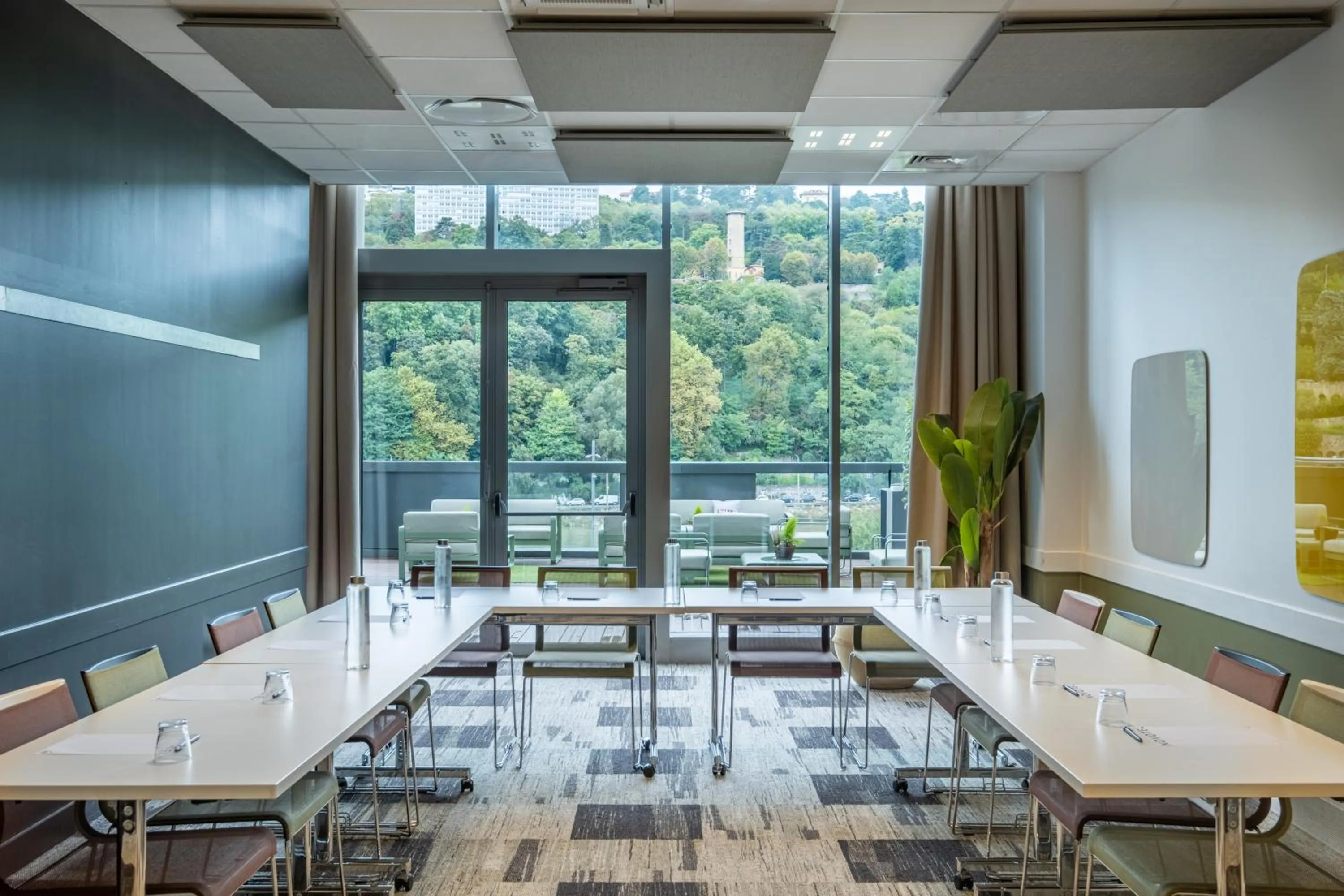 Business facilities in Novotel Lyon Centre-Confluence Bord de Saone