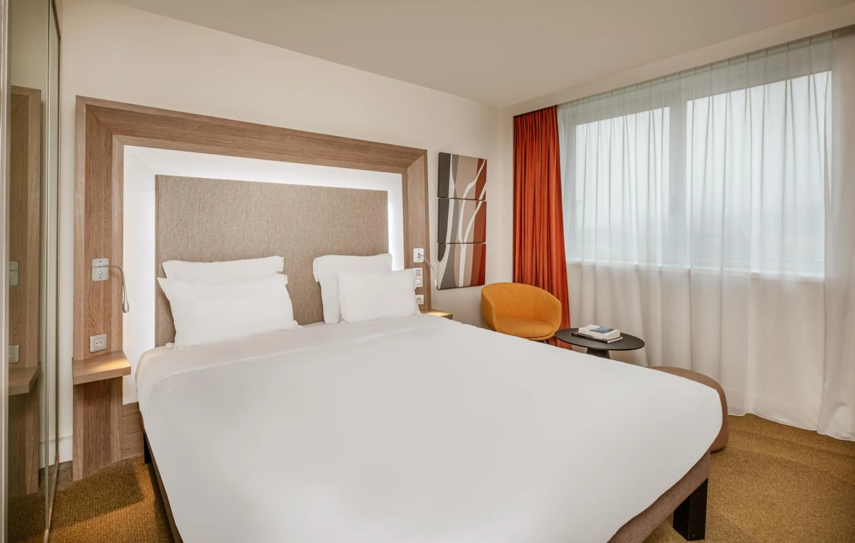 Bedroom, Bed in Novotel Lyon Centre-Confluence Bord de Saone