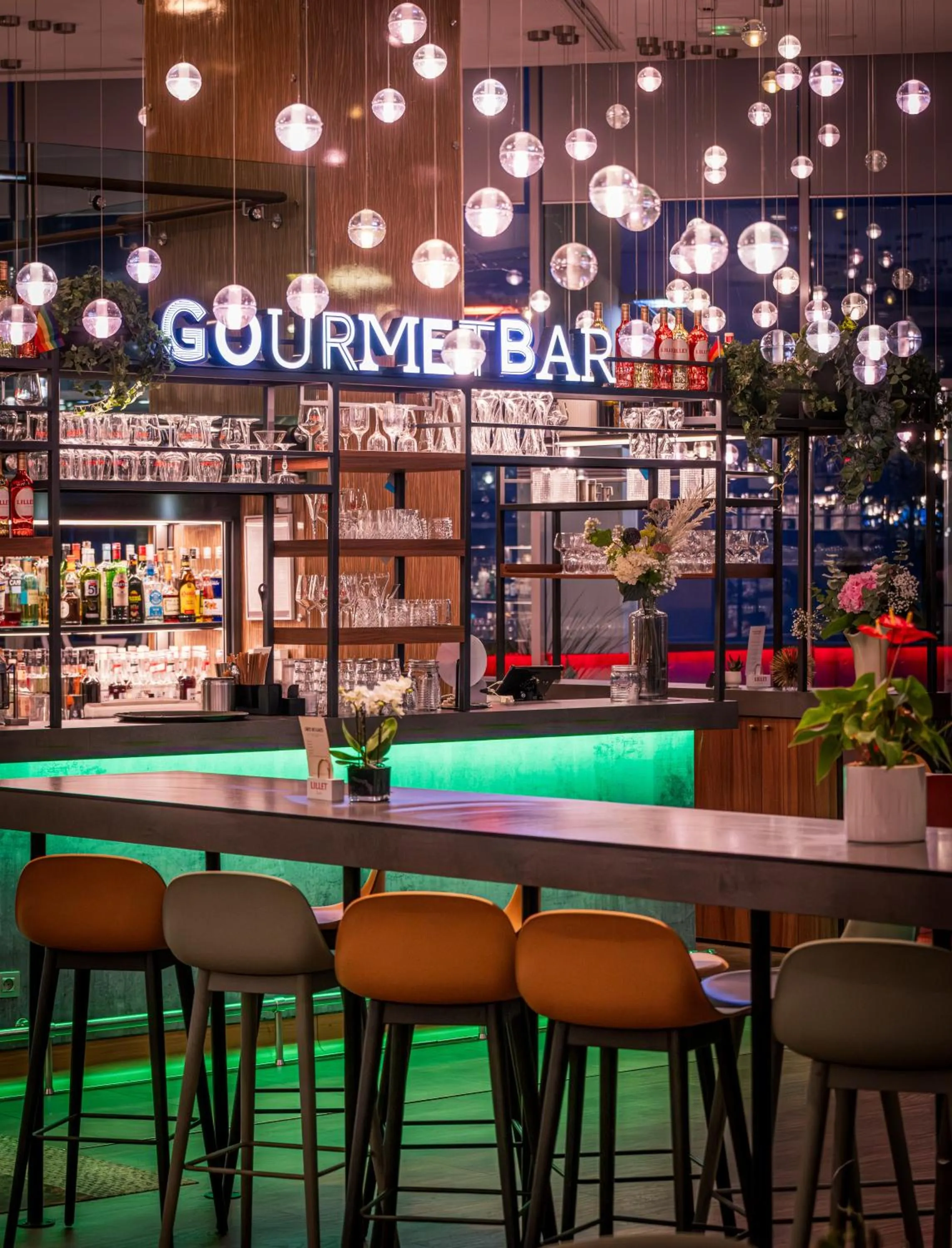 Lounge or bar in Novotel Lyon Centre-Confluence Bord de Saone