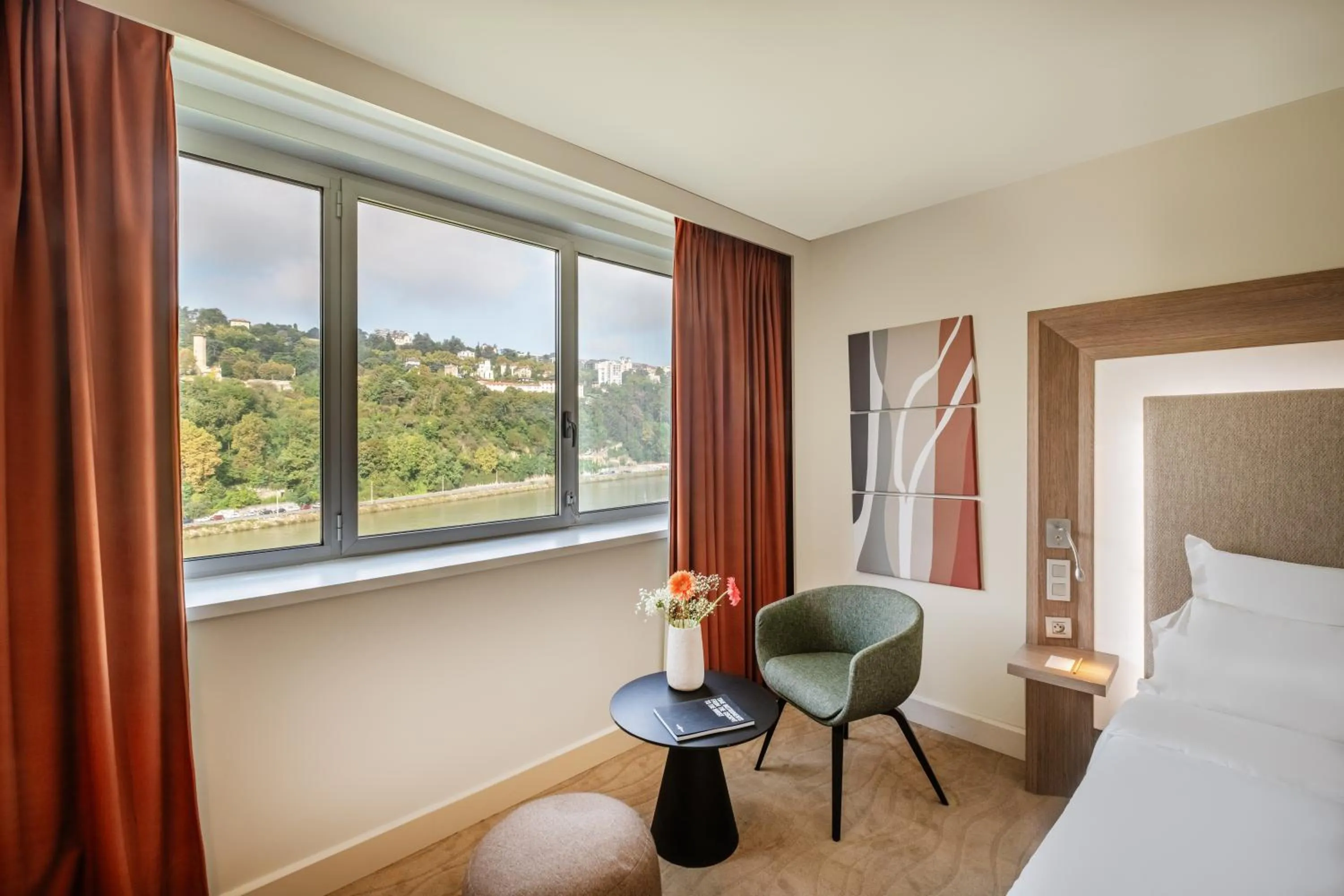 Bedroom, Bed in Novotel Lyon Centre-Confluence Bord de Saone