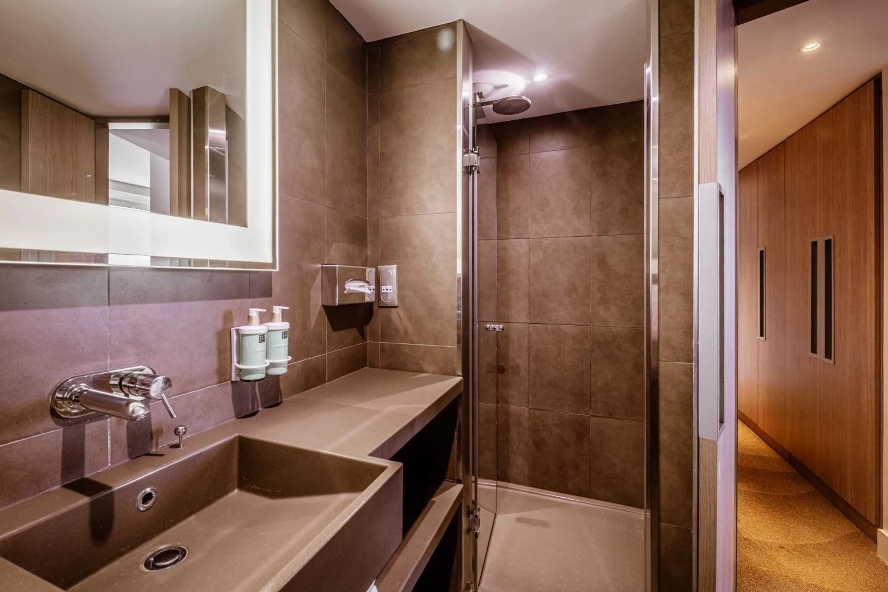 Bathroom in Novotel Lyon Centre-Confluence Bord de Saone