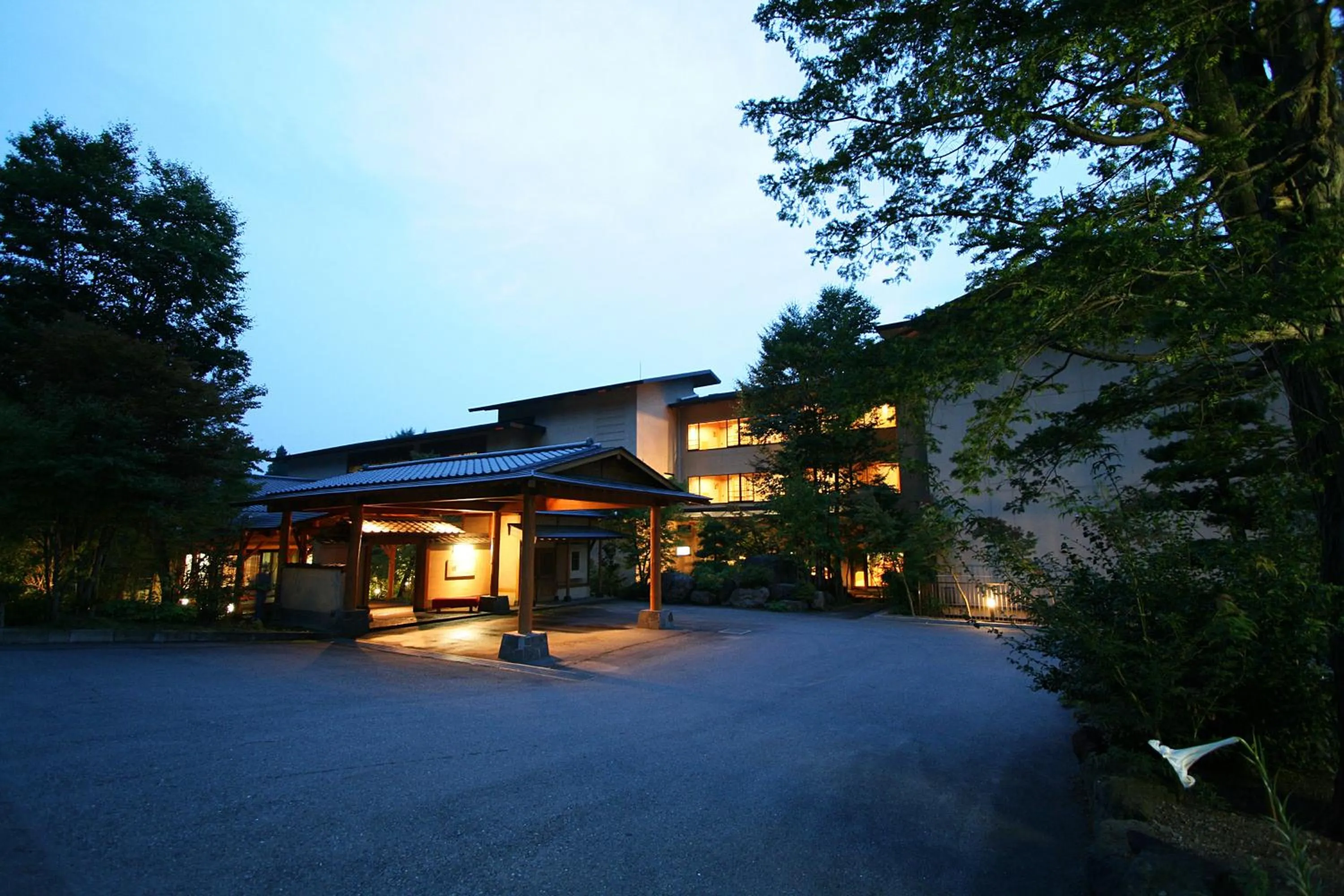 Facade/entrance in Senkyo
