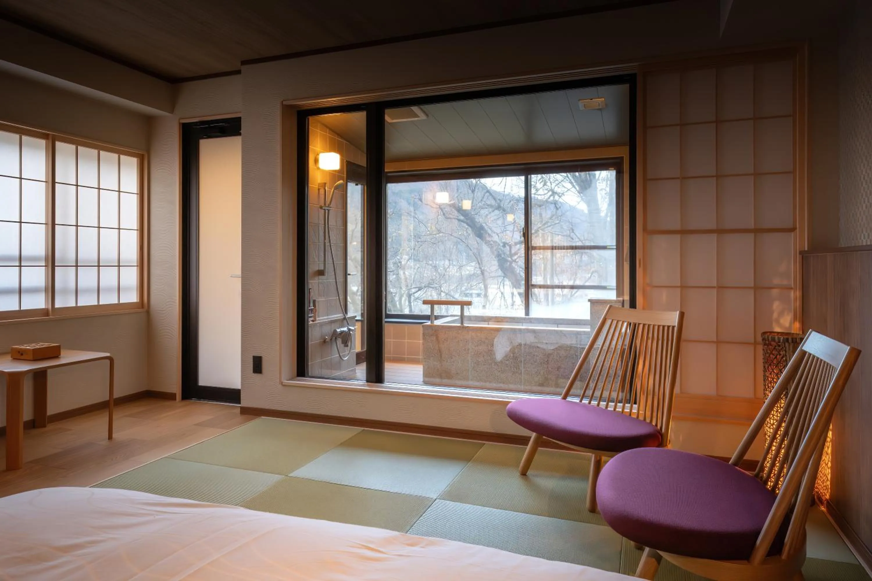 Photo of the whole room, Bed in Senkyo