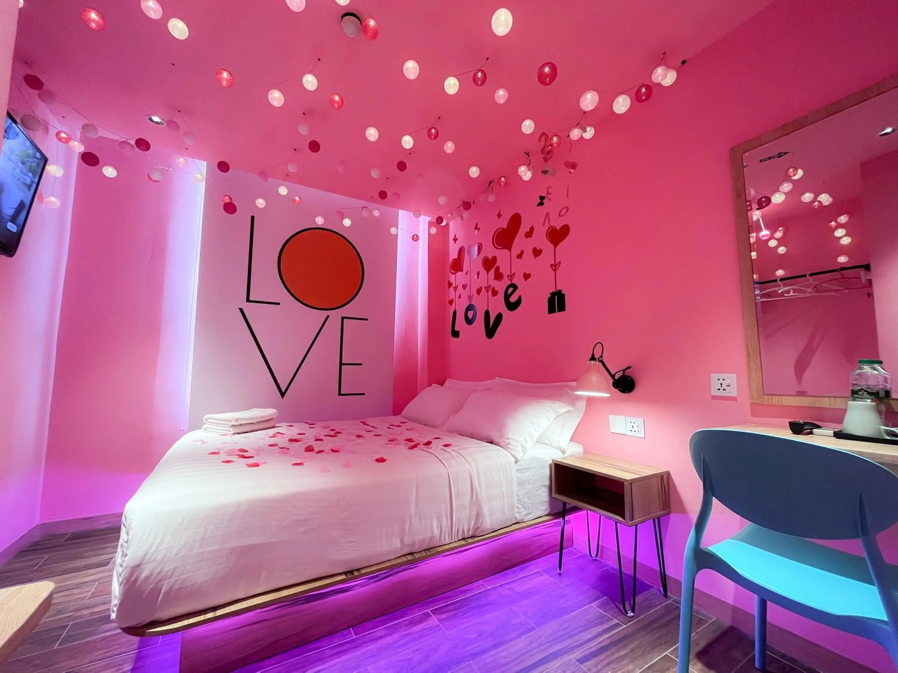 Bedroom, Bed in Apple 1 Hotel Queensbay