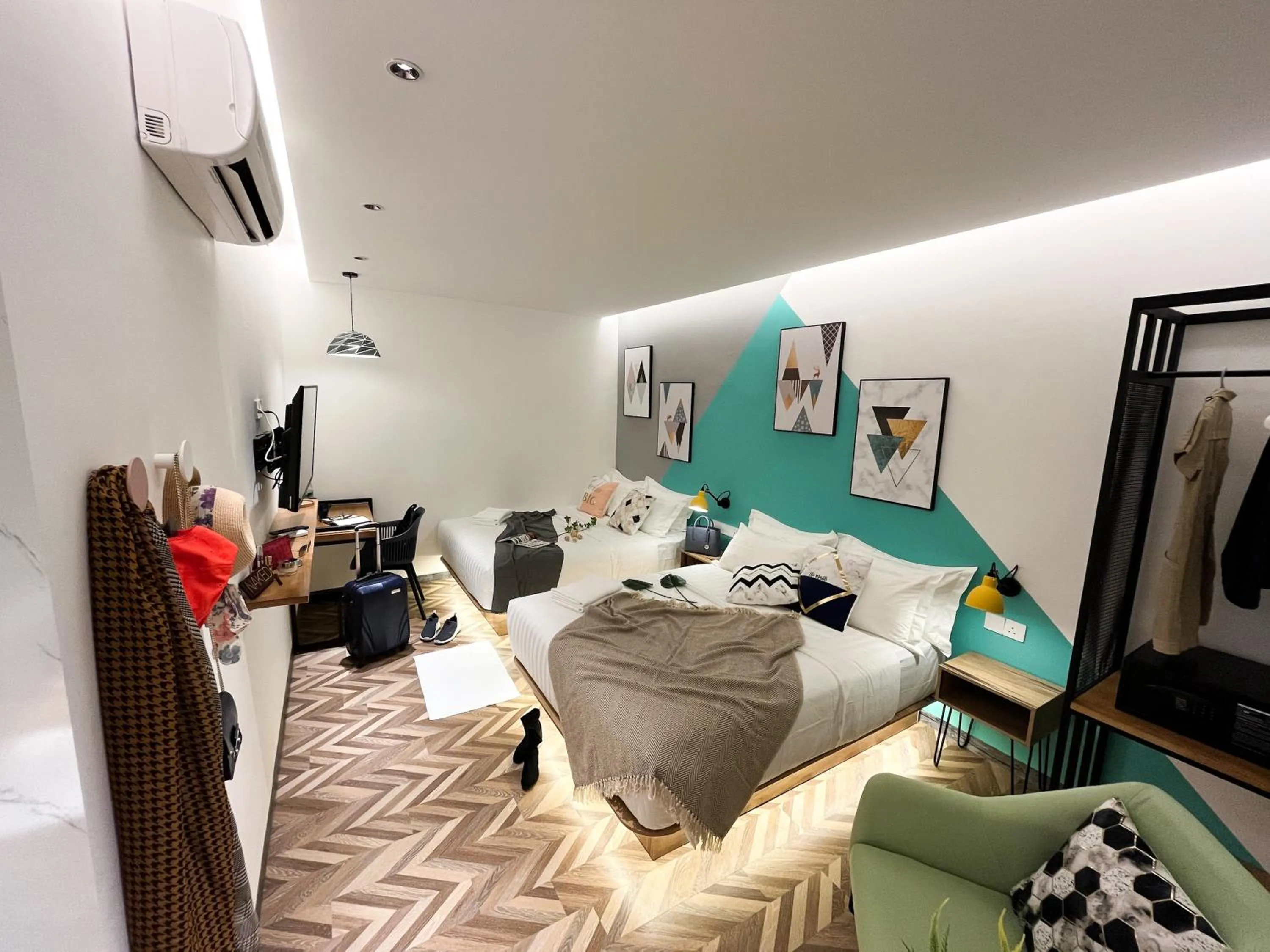 Photo of the whole room, Bed in Apple 1 Hotel Queensbay