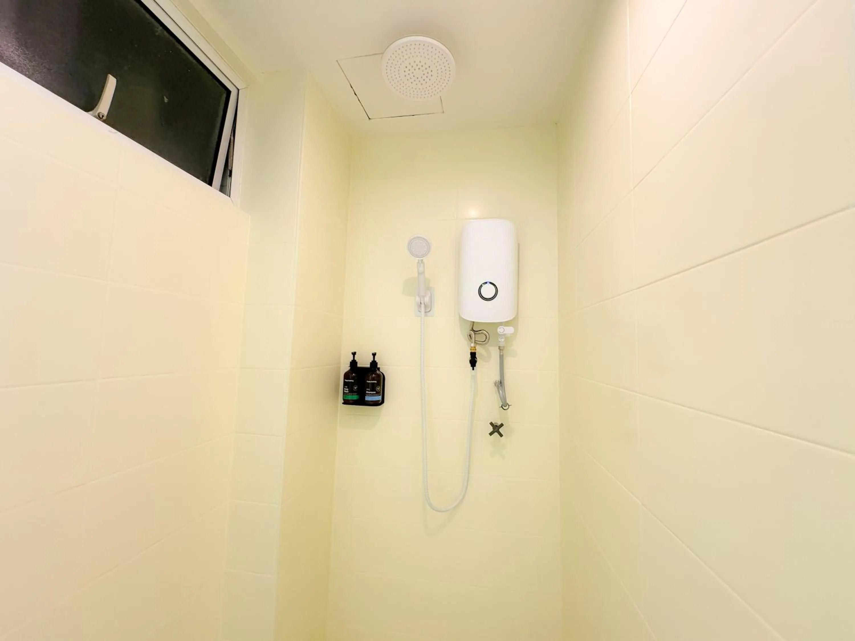 Bathroom in Apple 1 Hotel Queensbay