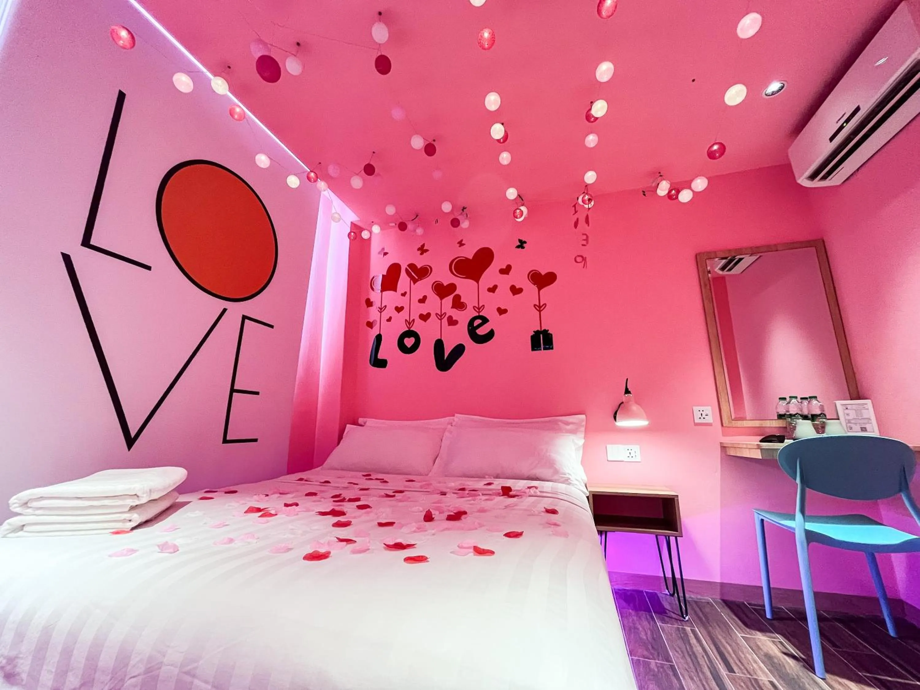 Bedroom, Bed in Apple 1 Hotel Queensbay