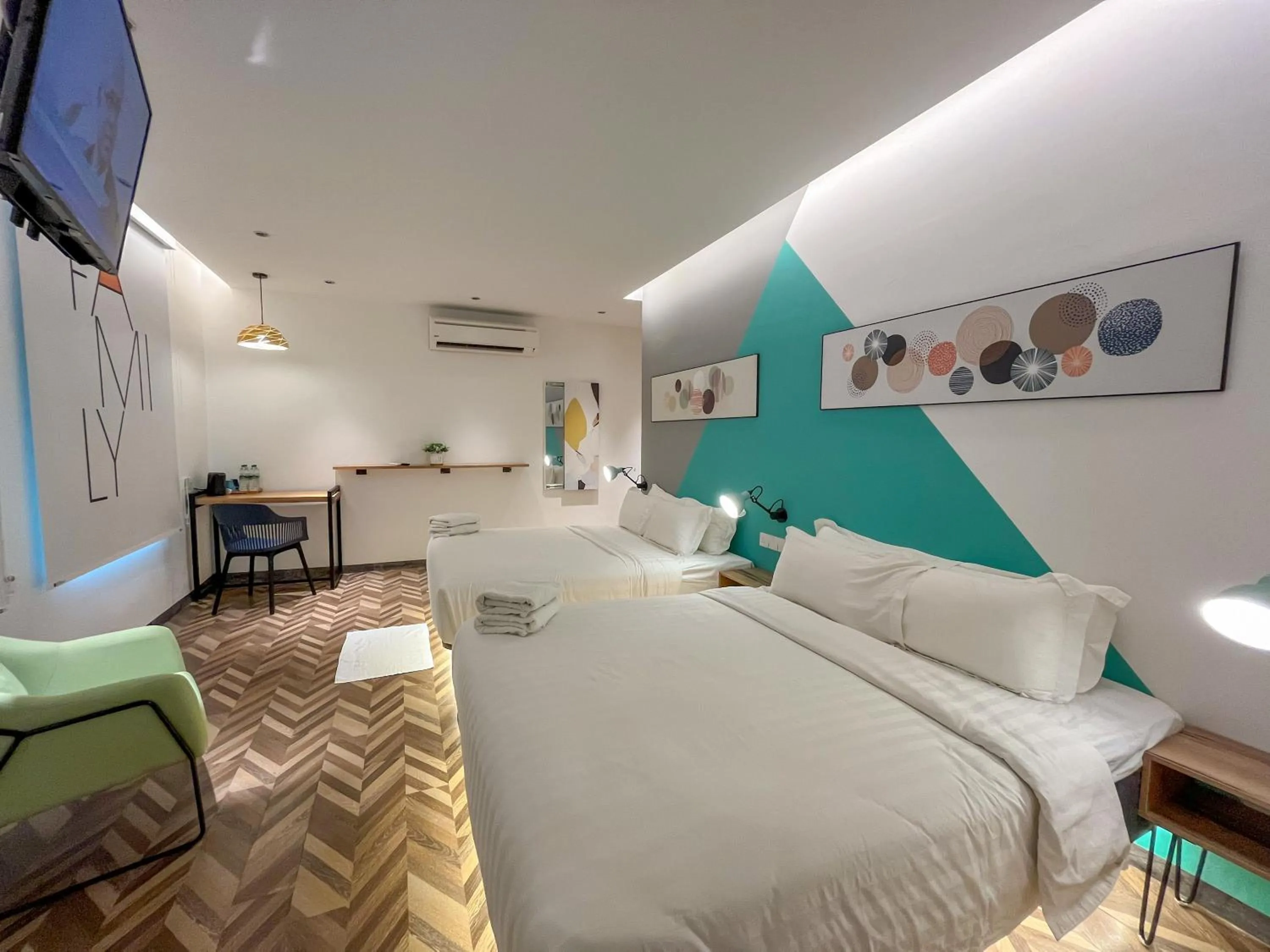 Photo of the whole room, Bed in Apple 1 Hotel Queensbay