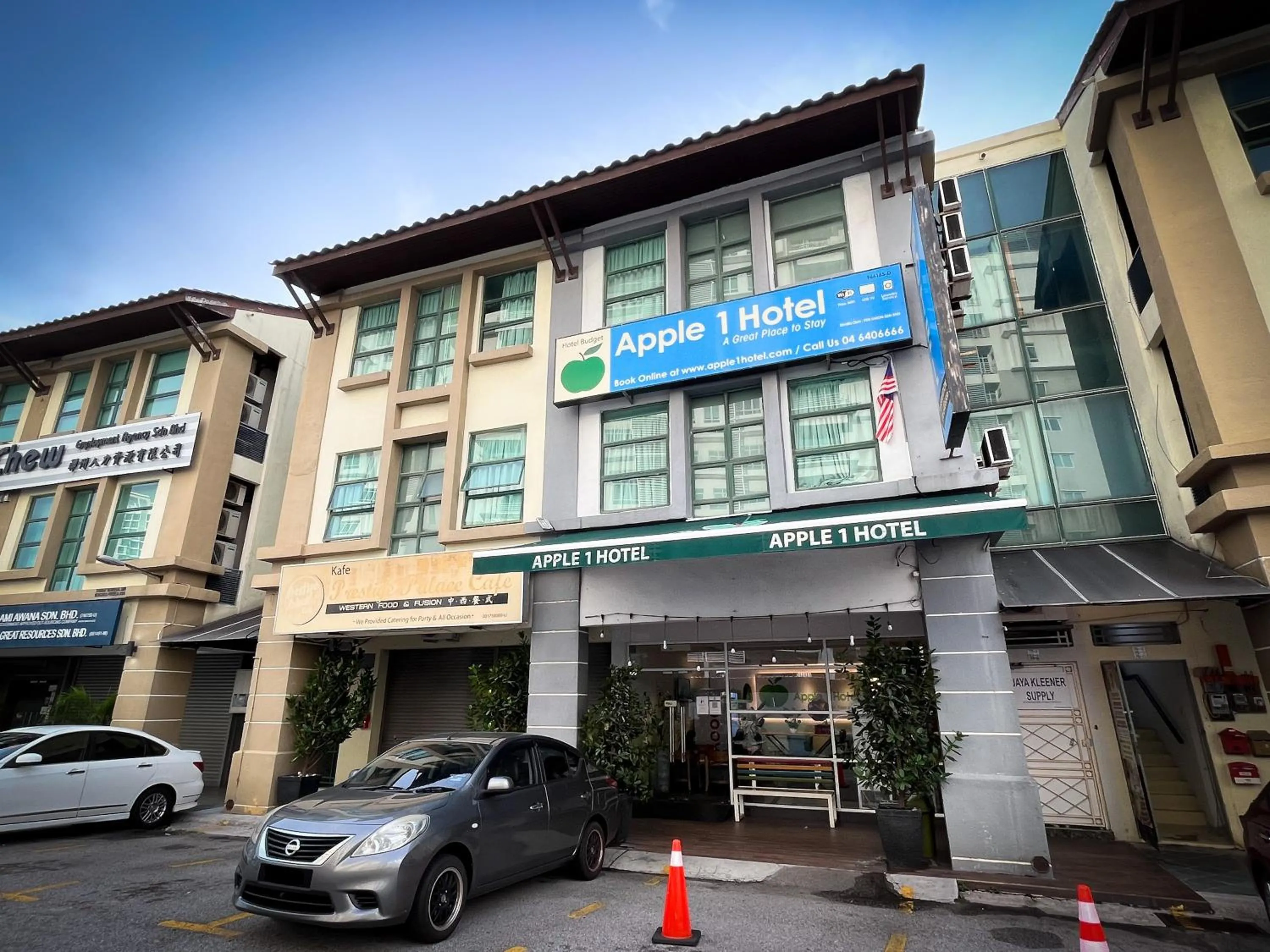 Property building in Apple 1 Hotel Queensbay