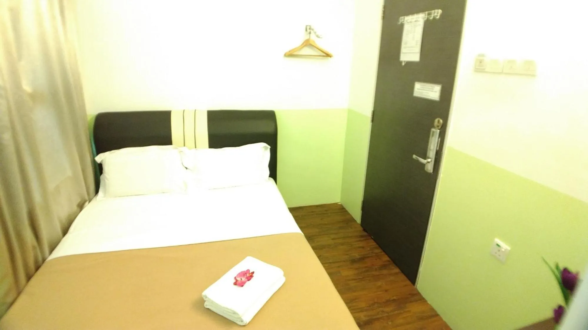 Super Budget Room (Shared Toilet) in Apple 1 Hotel Queensbay