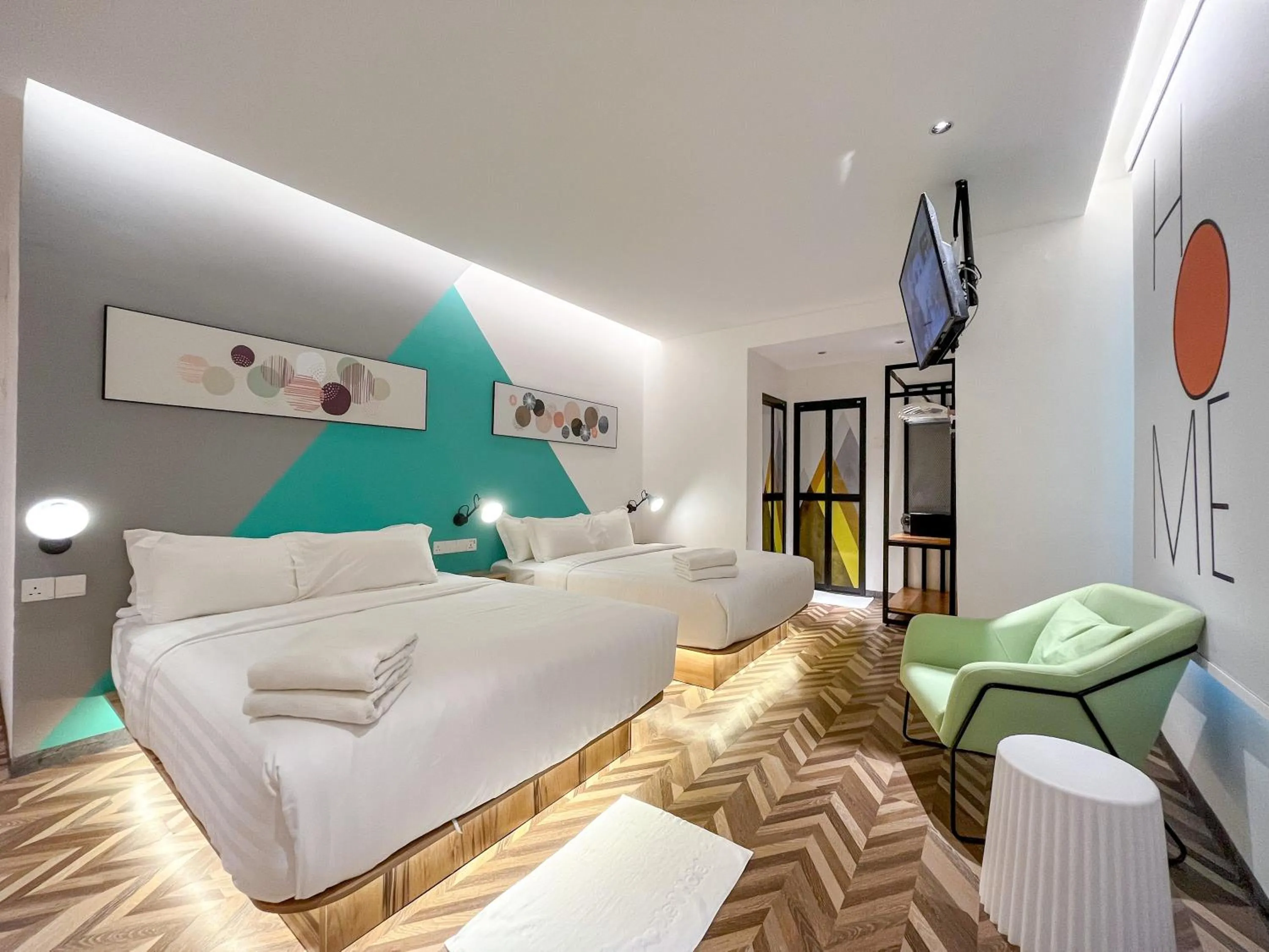 Photo of the whole room, Bed in Apple 1 Hotel Queensbay