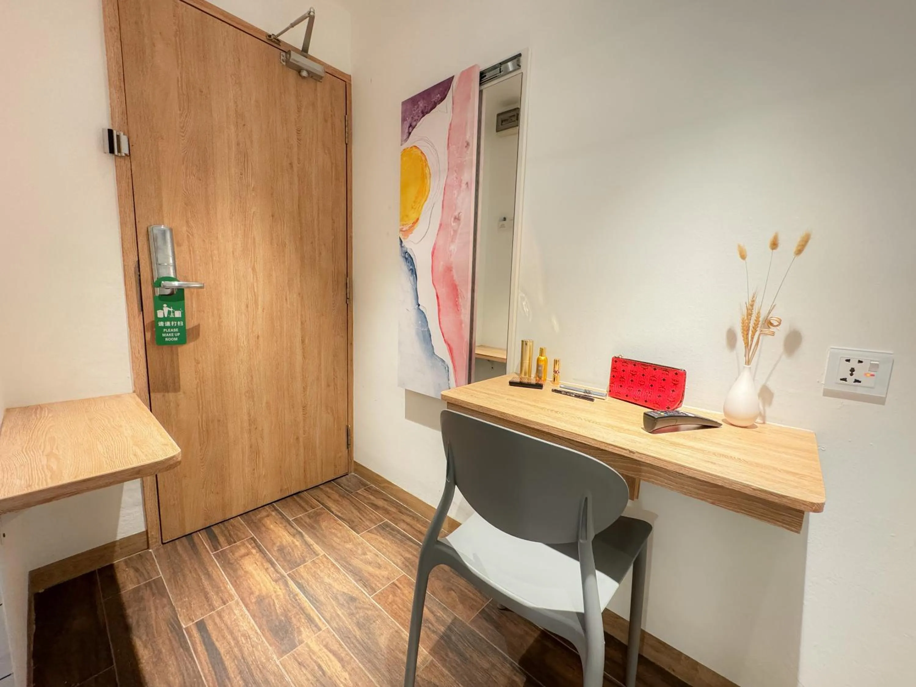 hair dresser in Apple 1 Hotel Queensbay