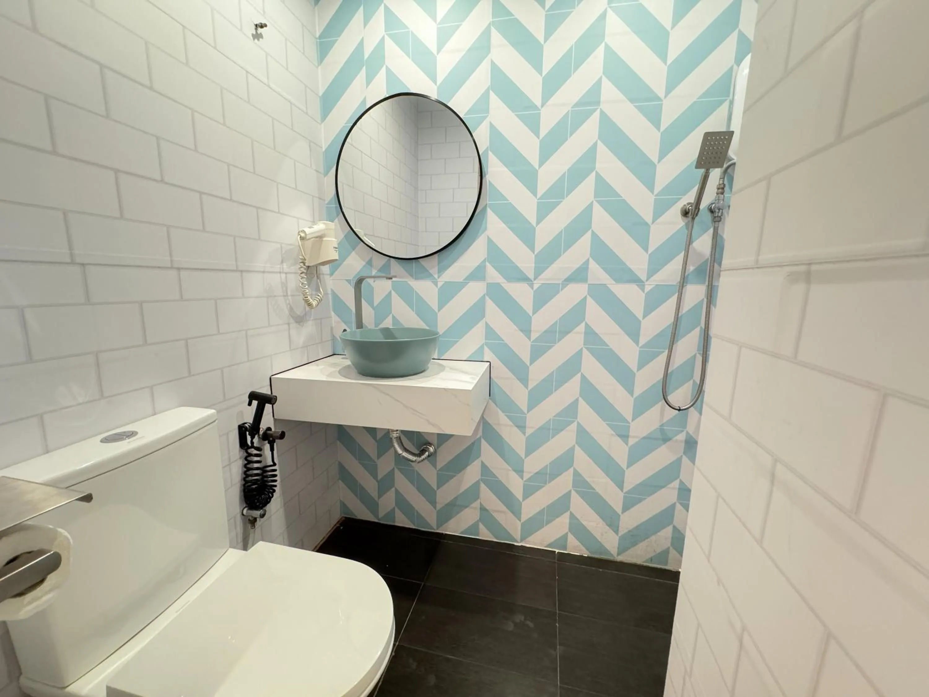 Bathroom in Apple 1 Hotel Queensbay