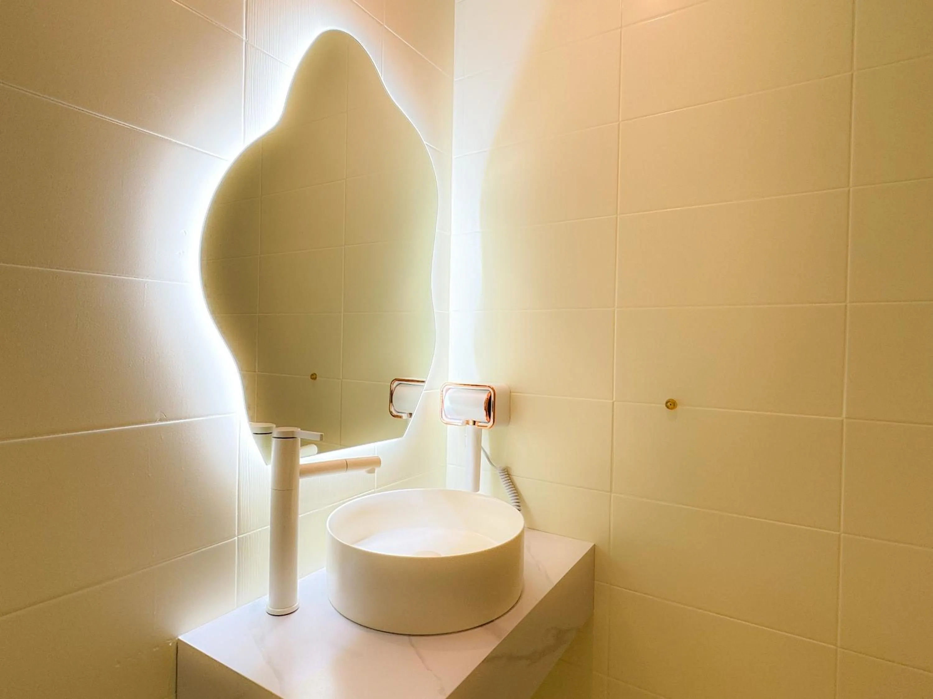 Bathroom in Apple 1 Hotel Queensbay