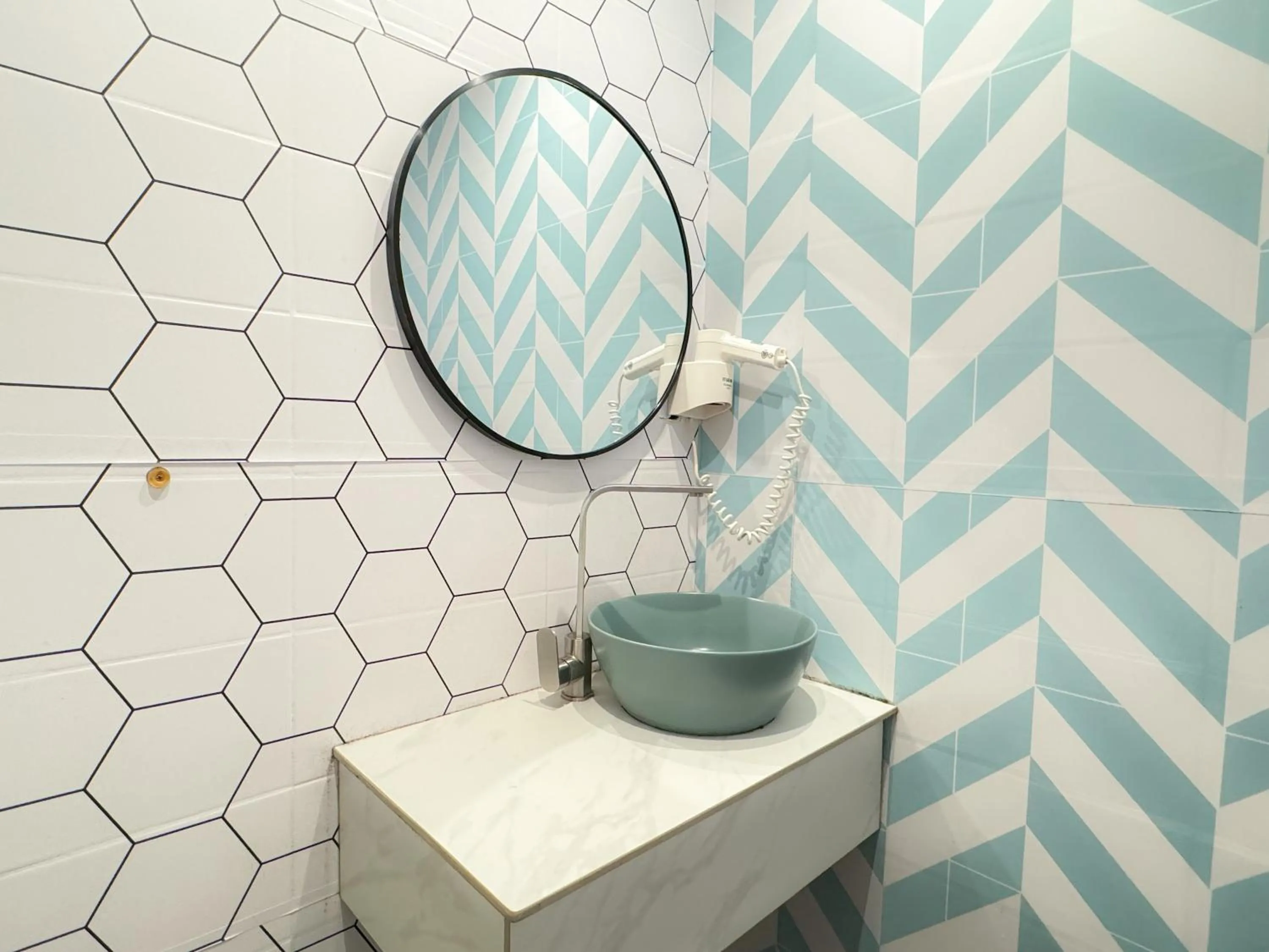 Bathroom in Apple 1 Hotel Queensbay