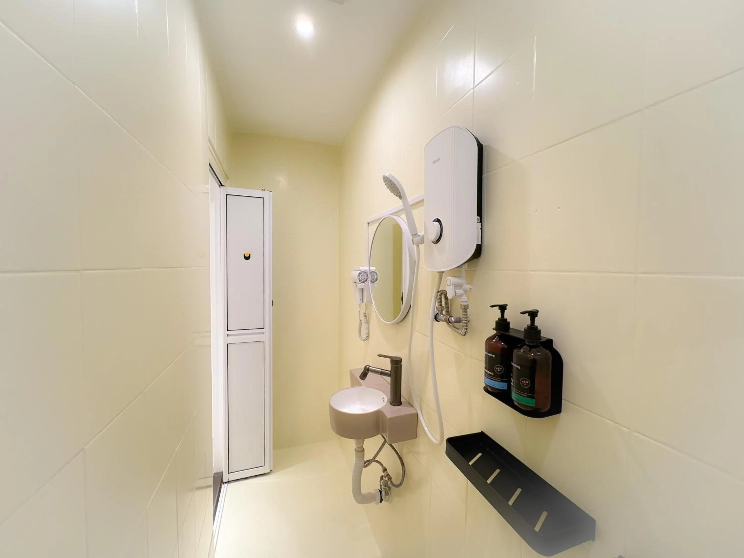 Bathroom in Apple 1 Hotel Queensbay