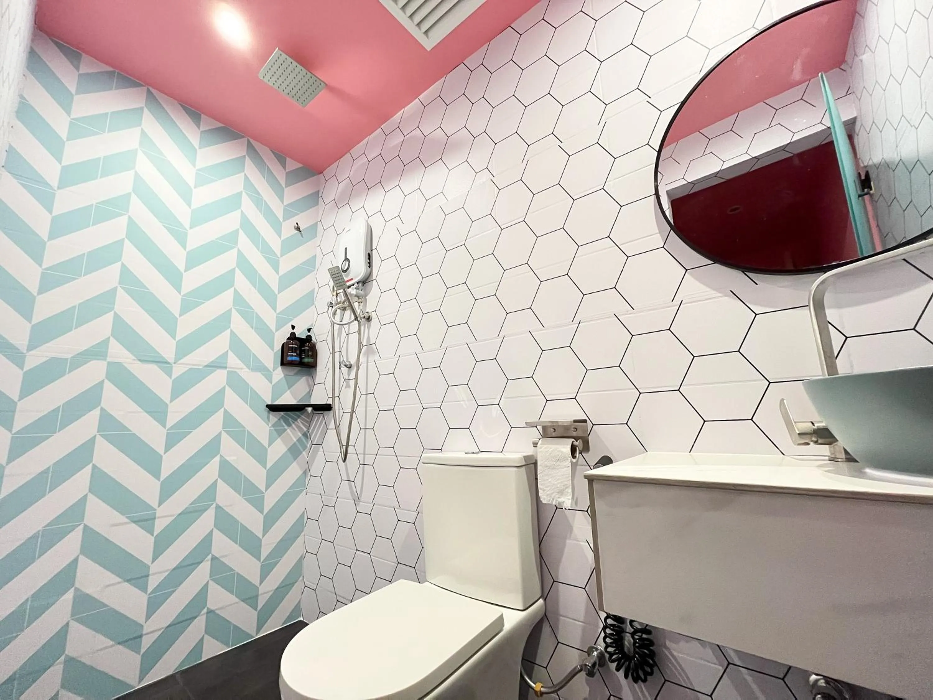 Bathroom in Apple 1 Hotel Queensbay