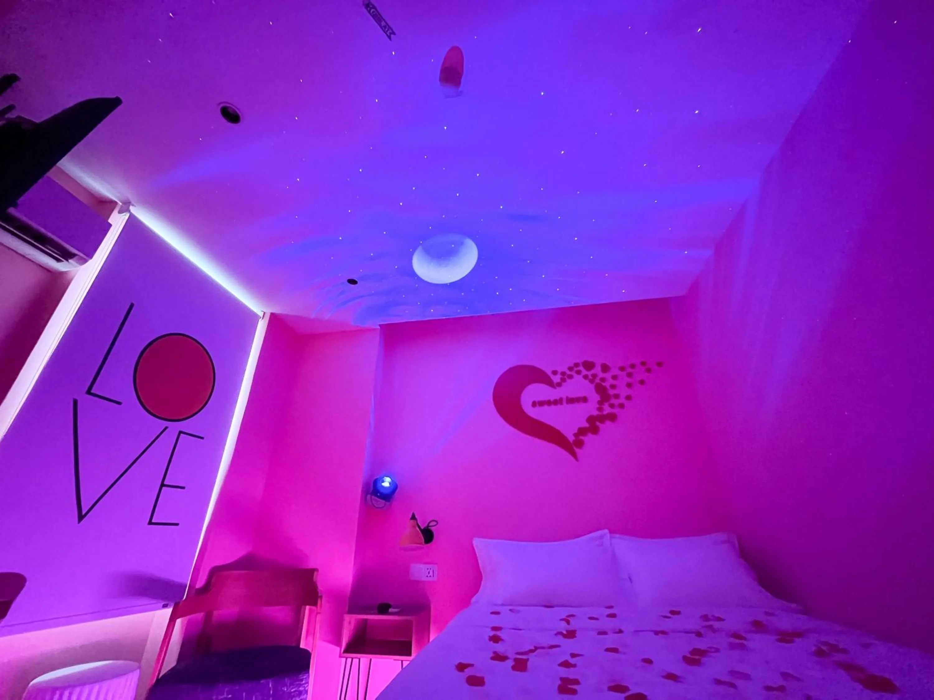 Bedroom, Bed in Apple 1 Hotel Queensbay