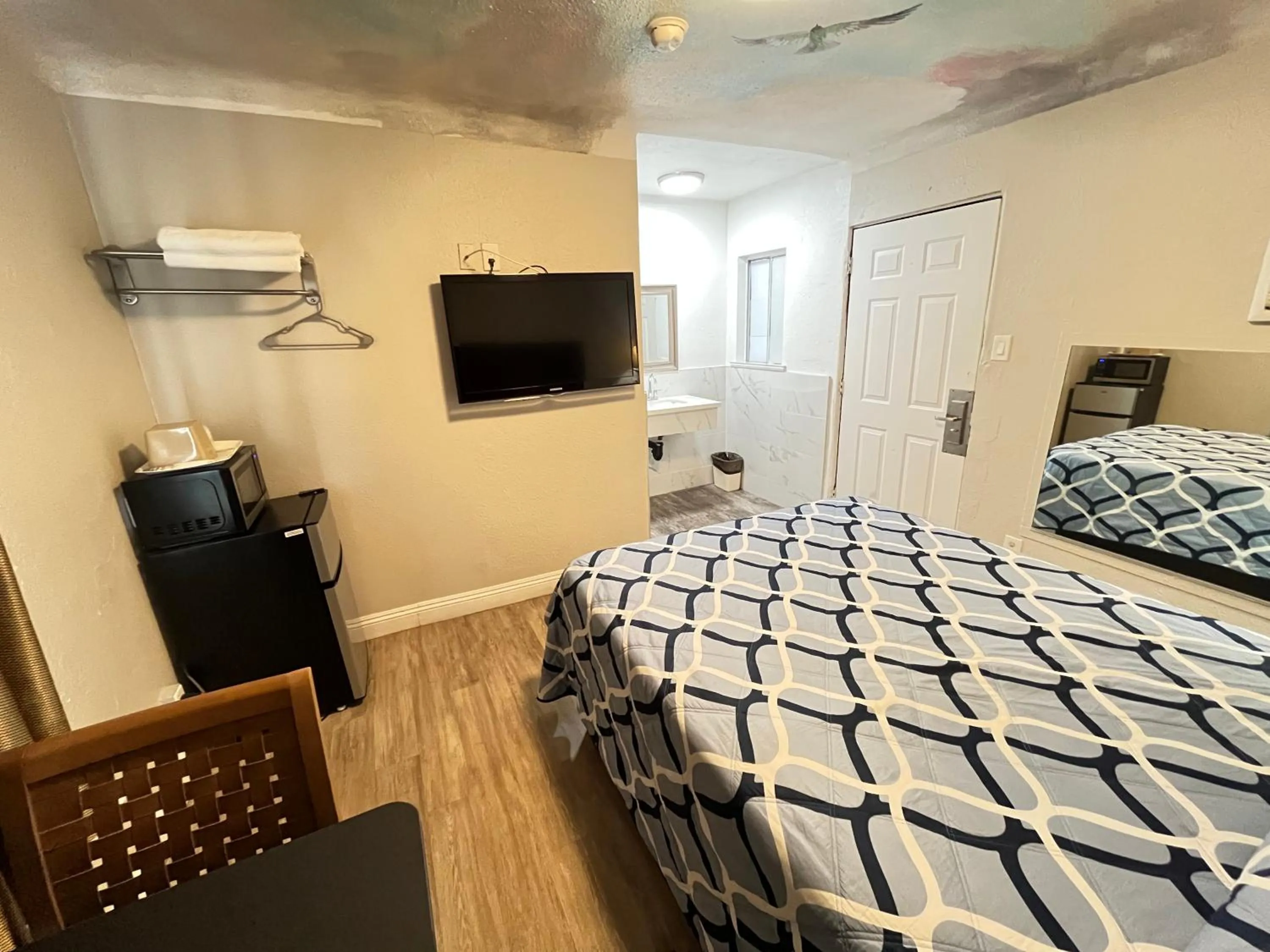 Bed in Griffith Park Motel, in Los Angeles Hollywood Area