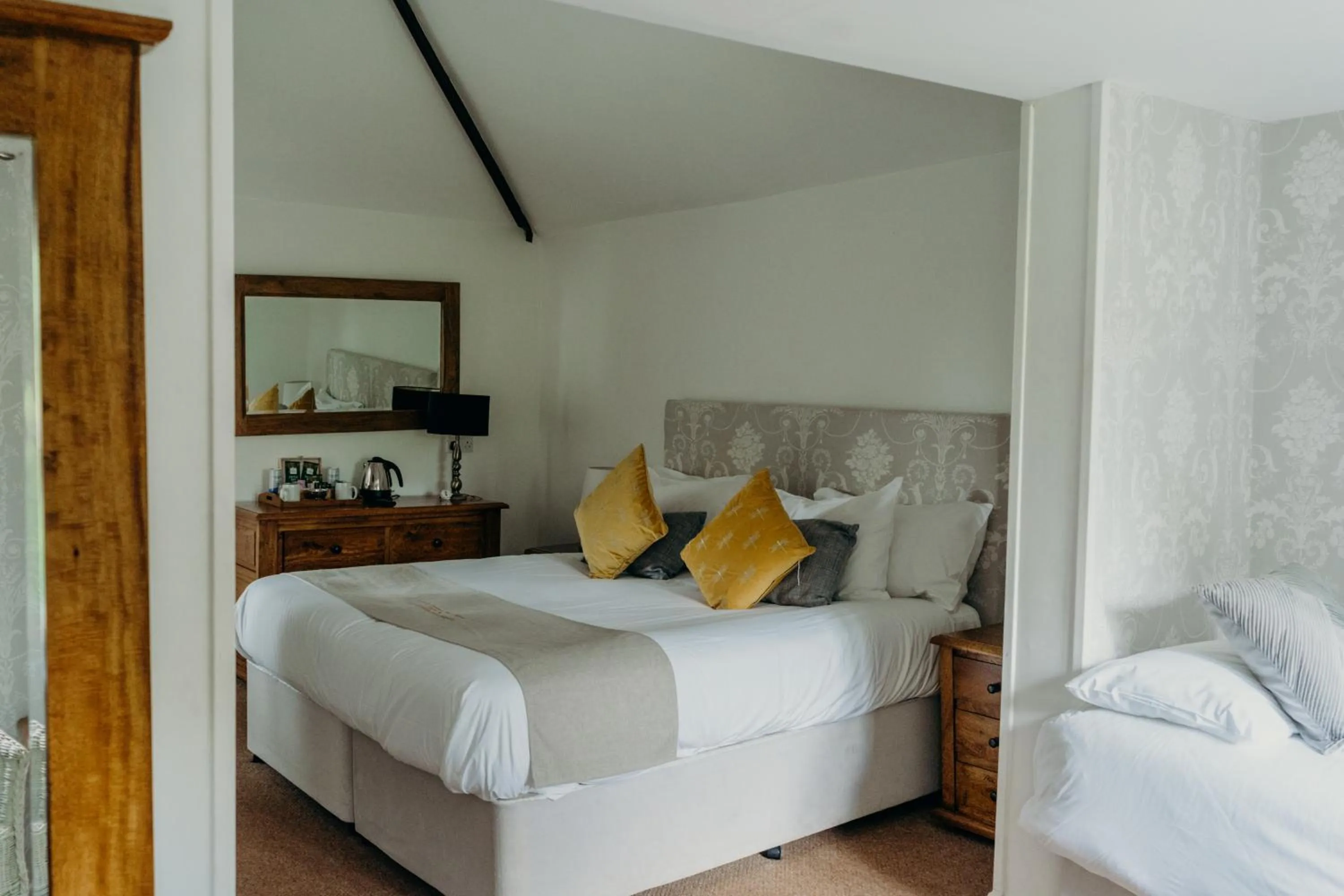 Bedroom, Bed in Lydford House