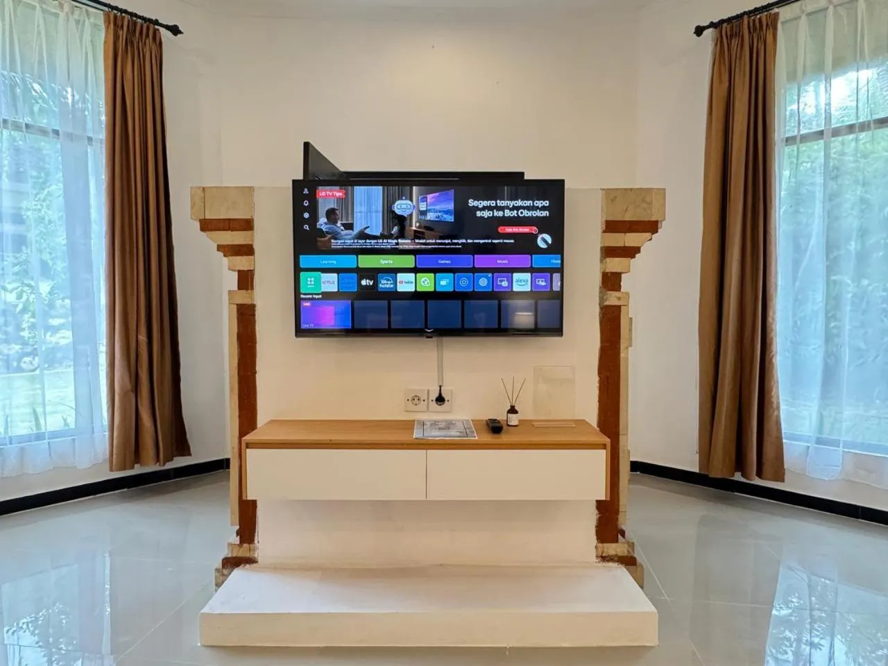 TV and multimedia in Mamo Hotel Uluwatu