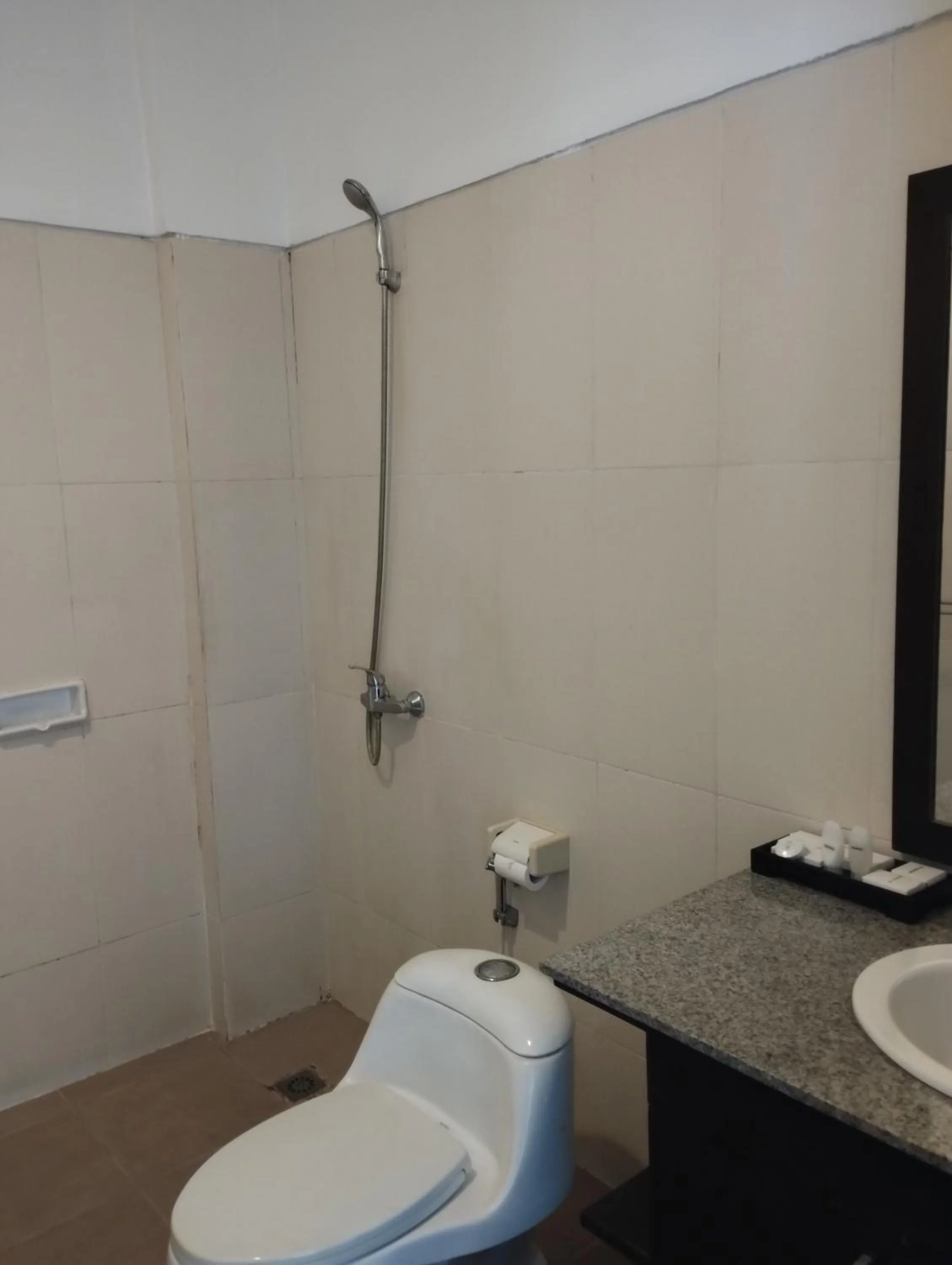 Shower in Mamo Hotel Uluwatu