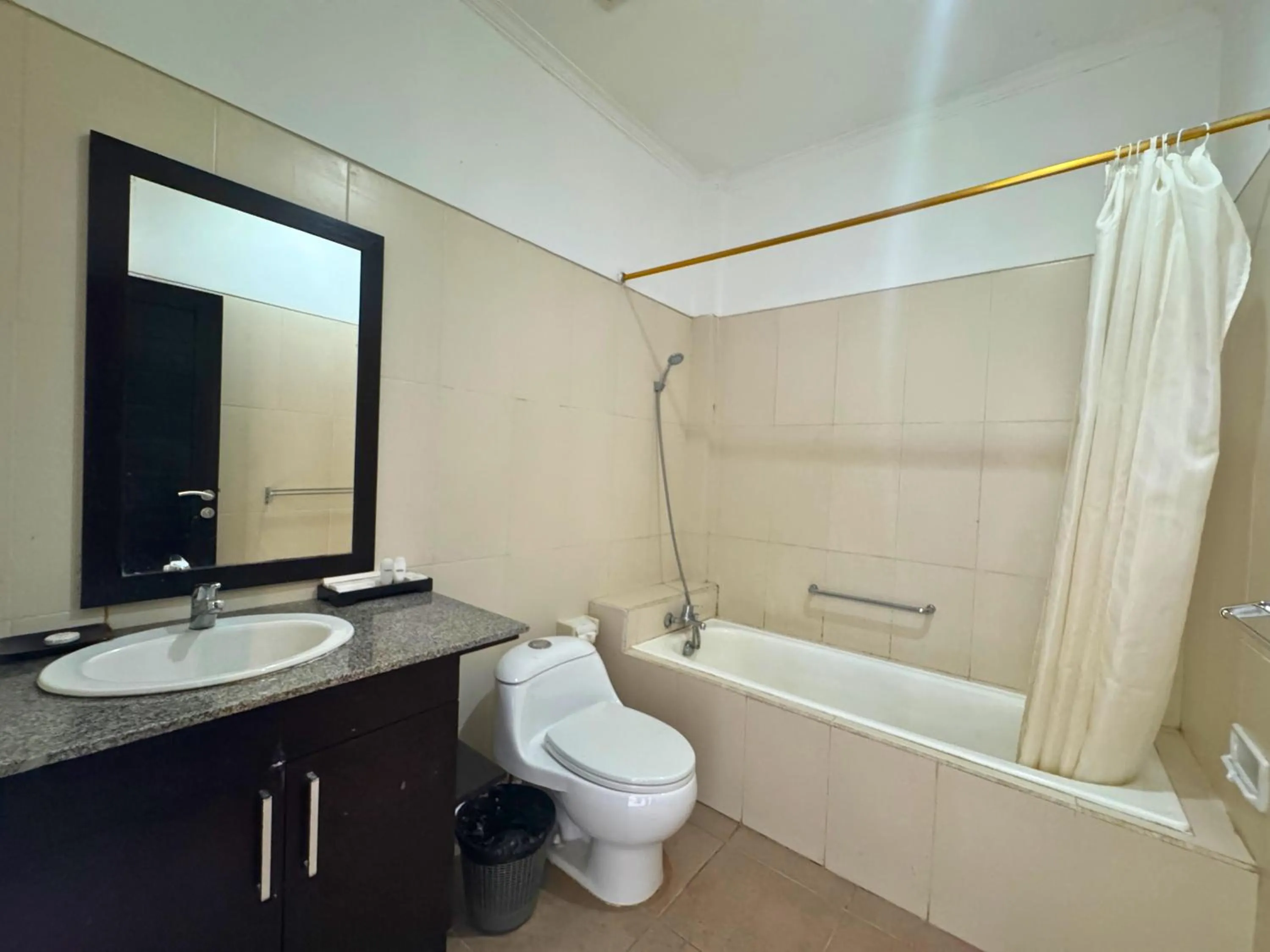 Shower in Mamo Hotel Uluwatu