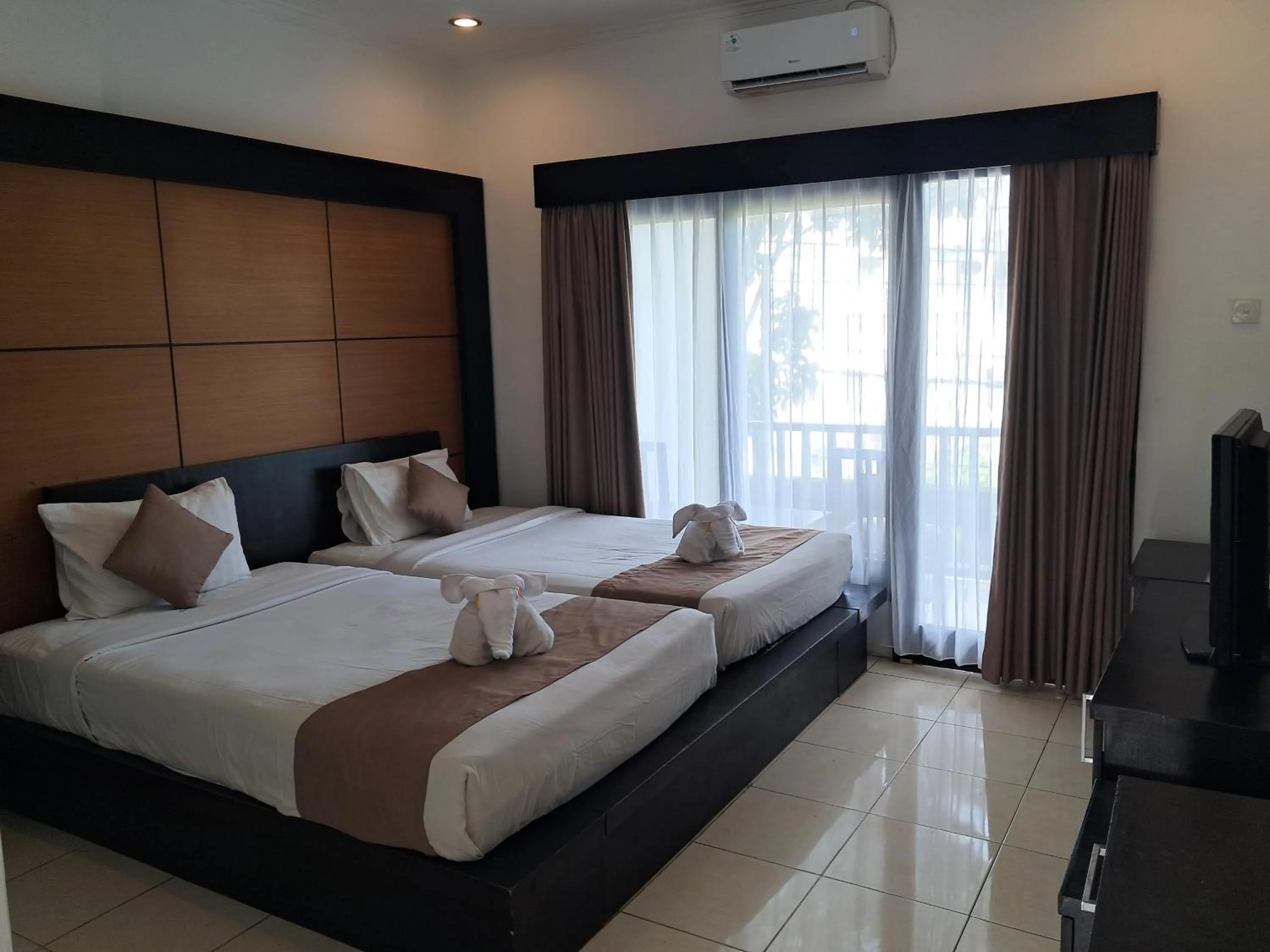 Photo of the whole room, Bed in Mamo Hotel Uluwatu