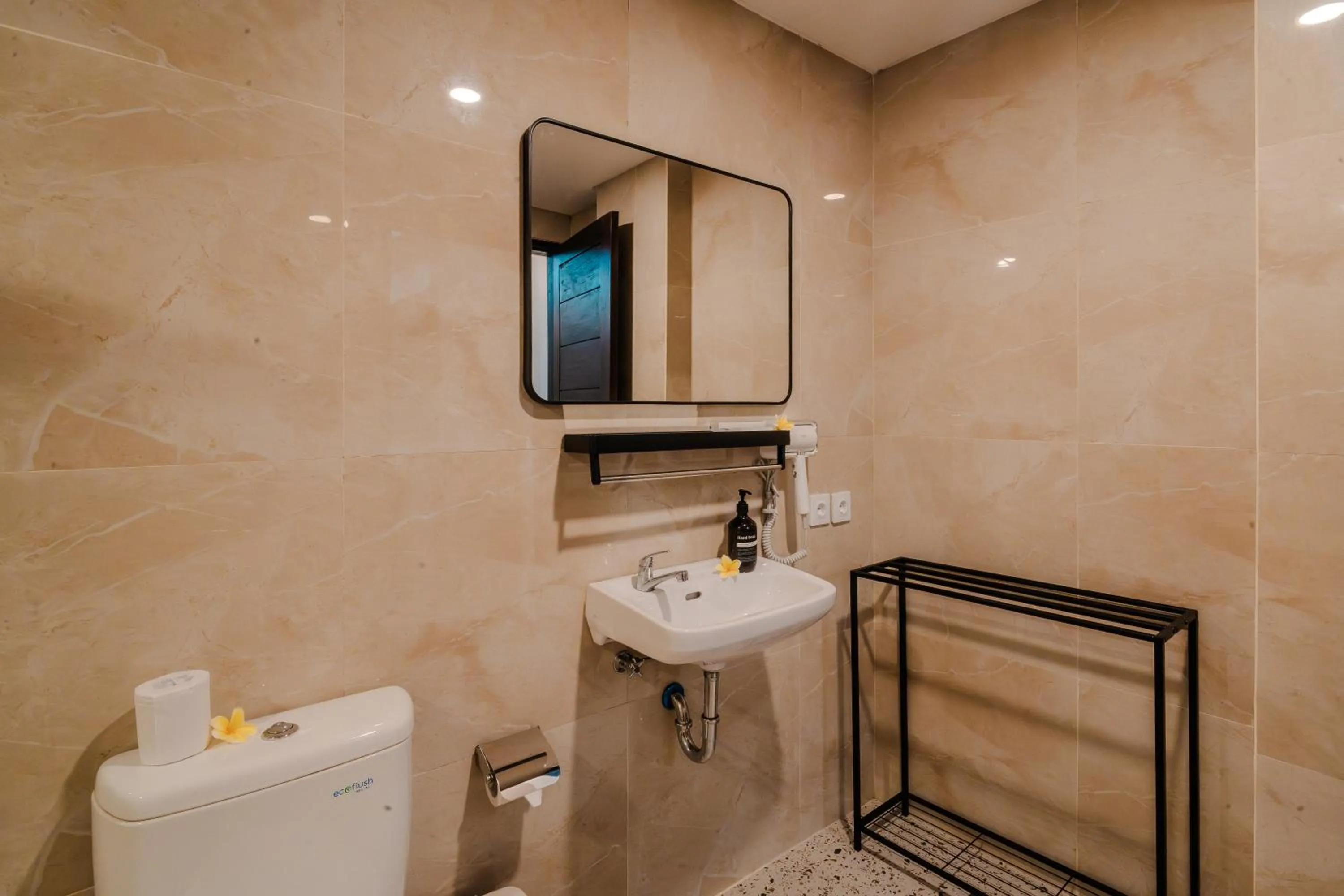 Toilet in Mamo Hotel Uluwatu