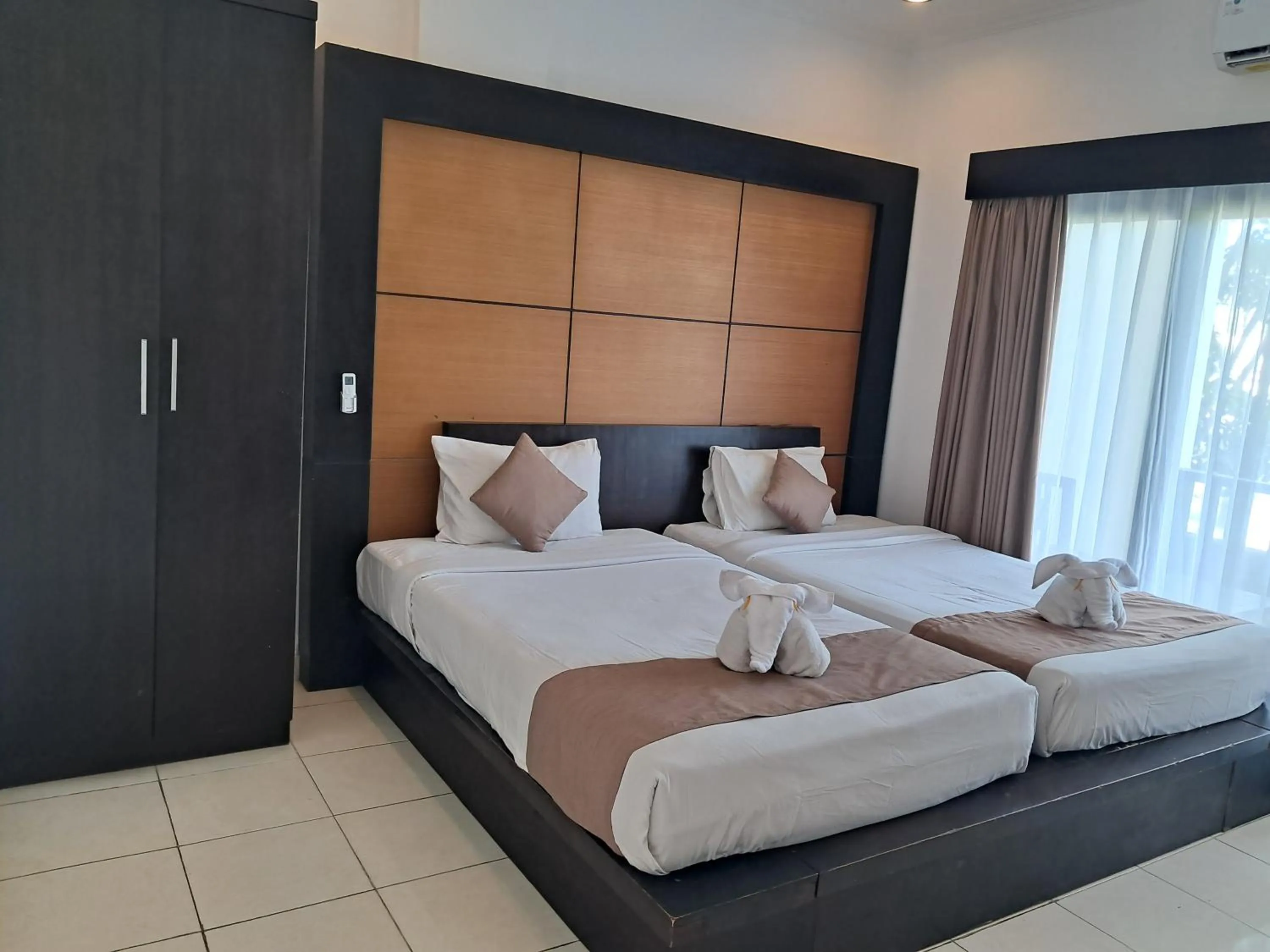 Photo of the whole room, Bed in Mamo Hotel Uluwatu