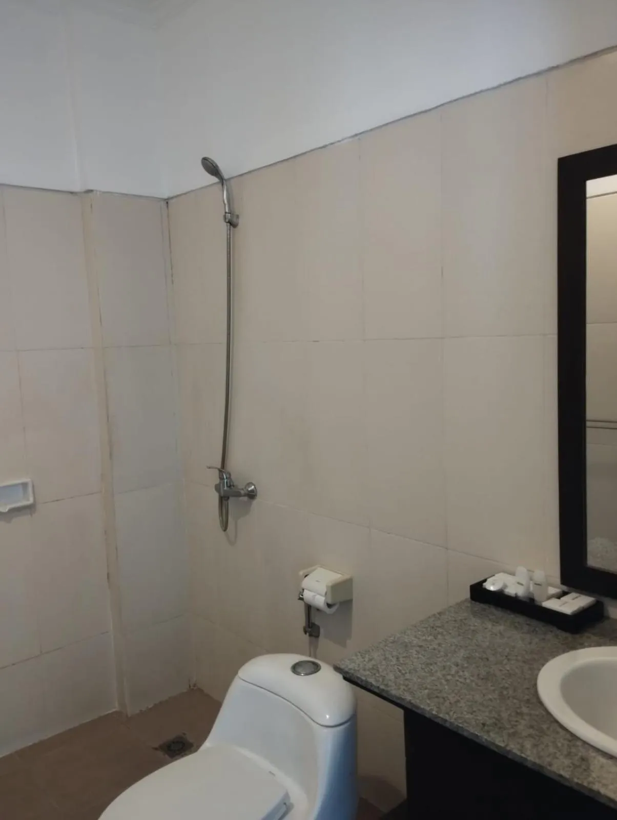 Shower in Mamo Hotel Uluwatu