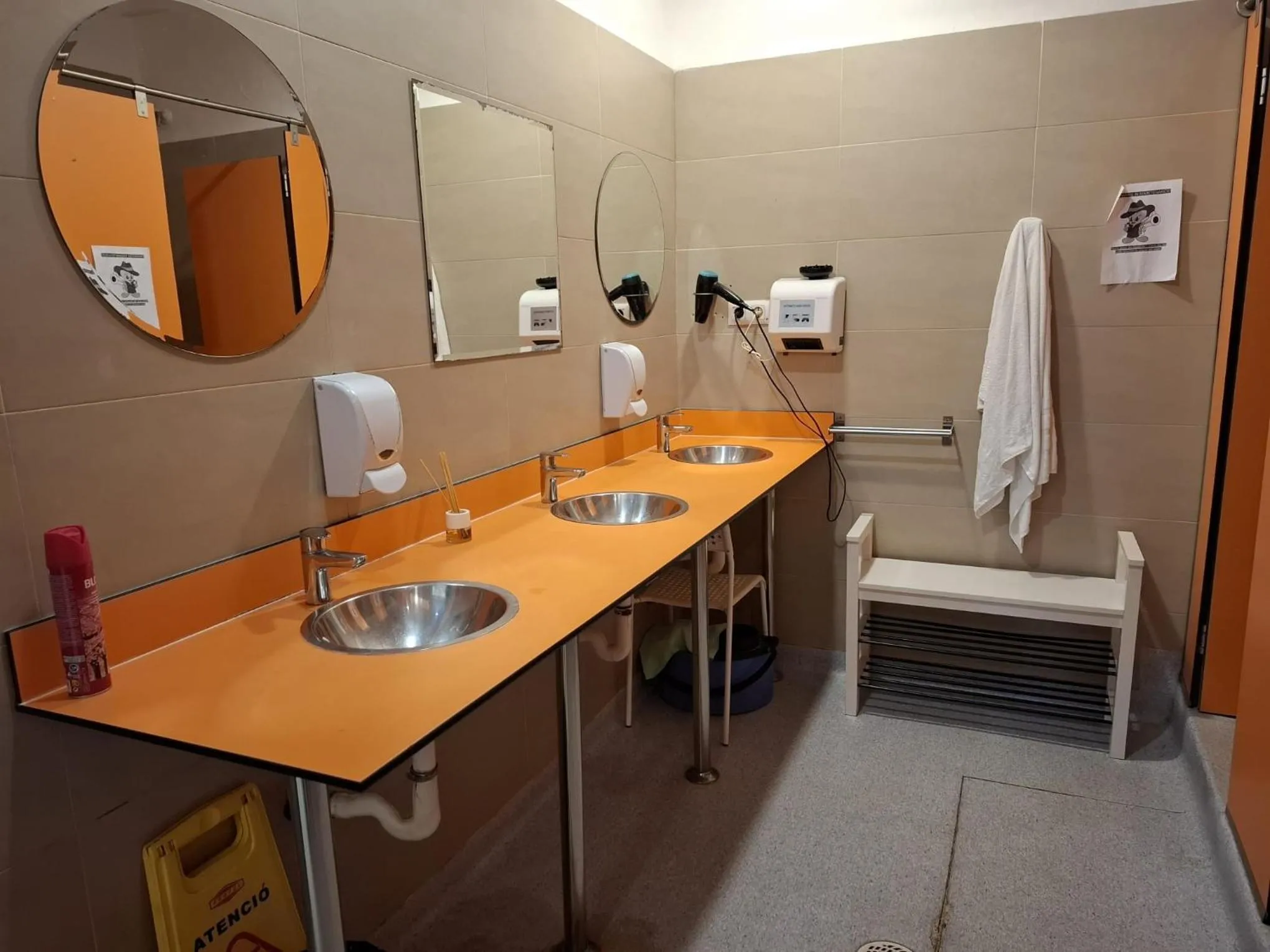 Bathroom in Mediterranean Hostel Barcelona