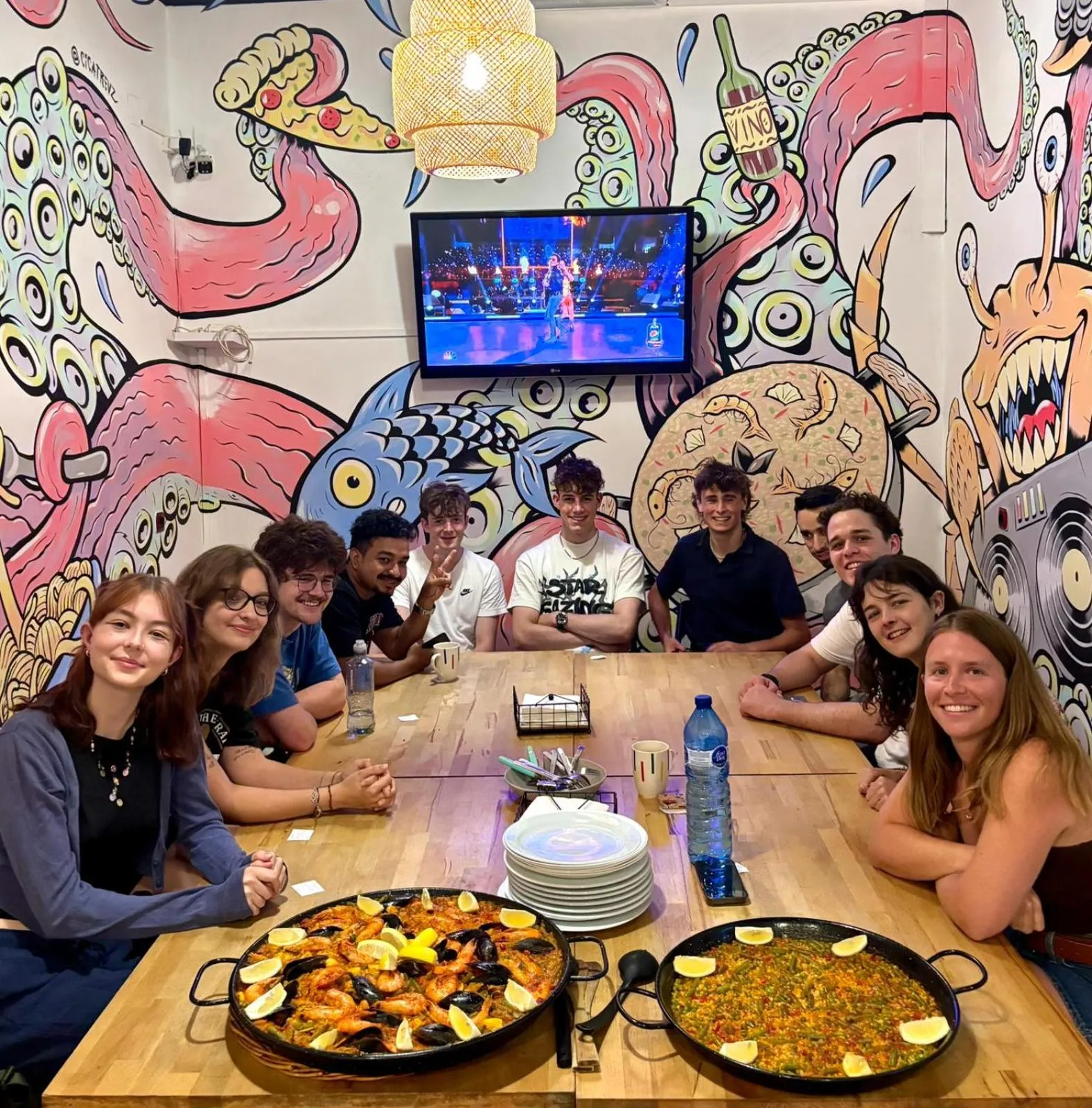 Communal kitchen in Mediterranean Hostel Barcelona