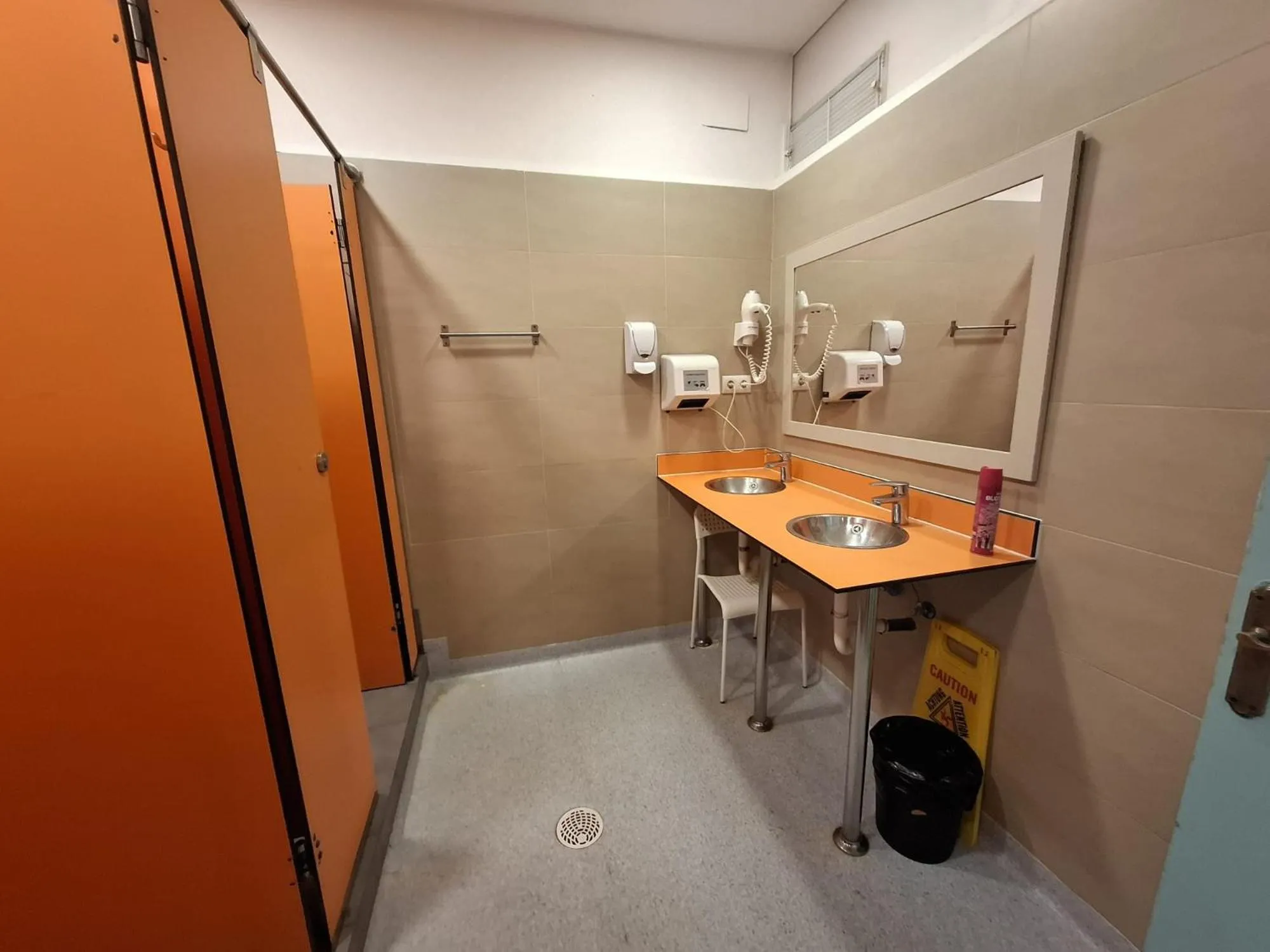 Bathroom in Mediterranean Hostel Barcelona