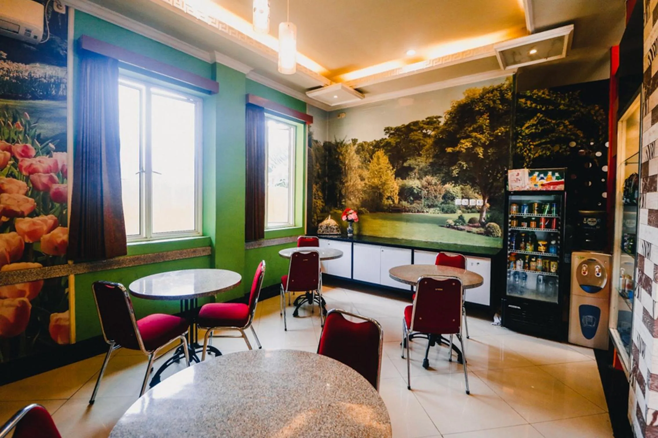 Restaurant/places to eat in RedDoorz Plus at Grand City Inn Makassar