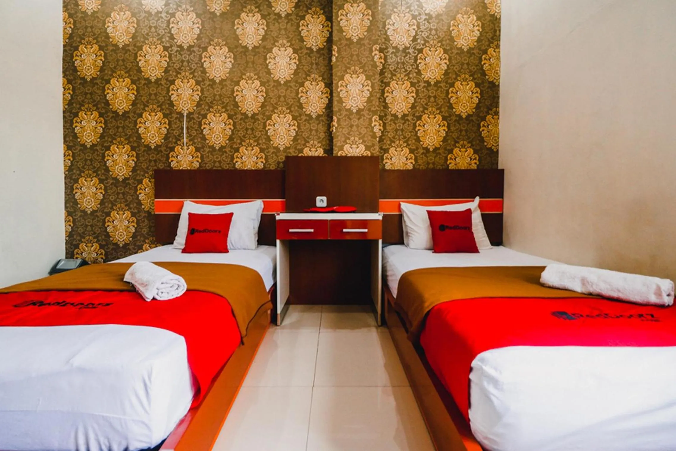 Bedroom, Bed in RedDoorz Plus at Grand City Inn Makassar