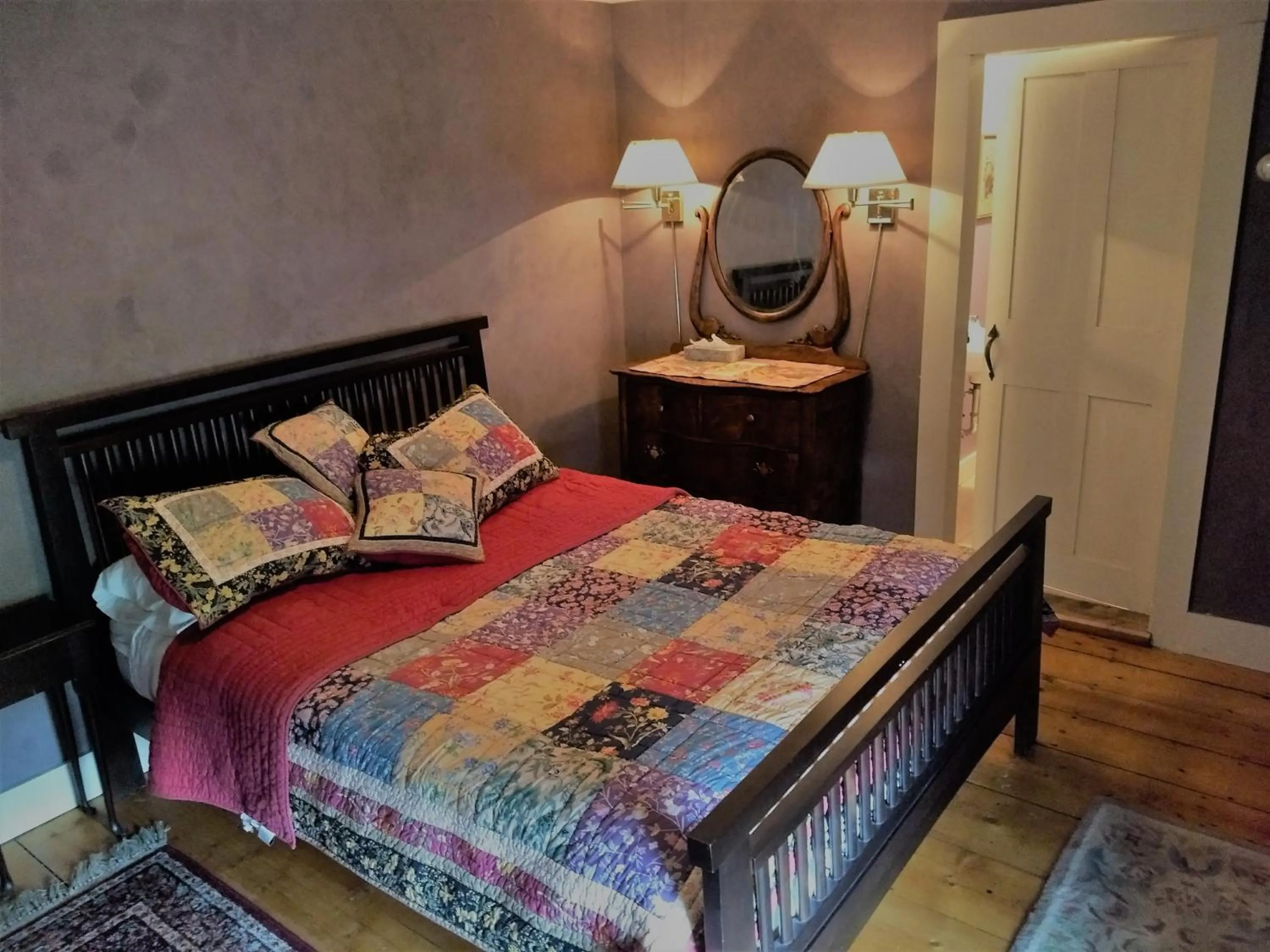 Bed in Black Lantern Inn