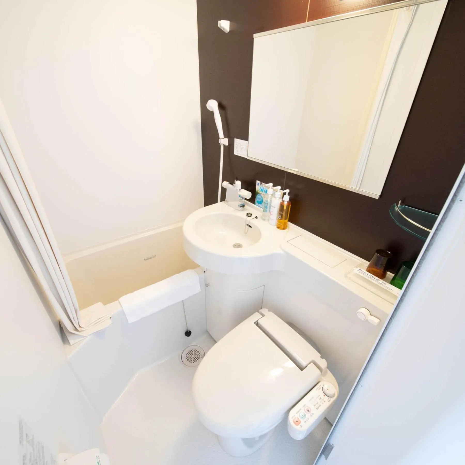 Photo of the whole room in Super Hotel Tokyo Shiba