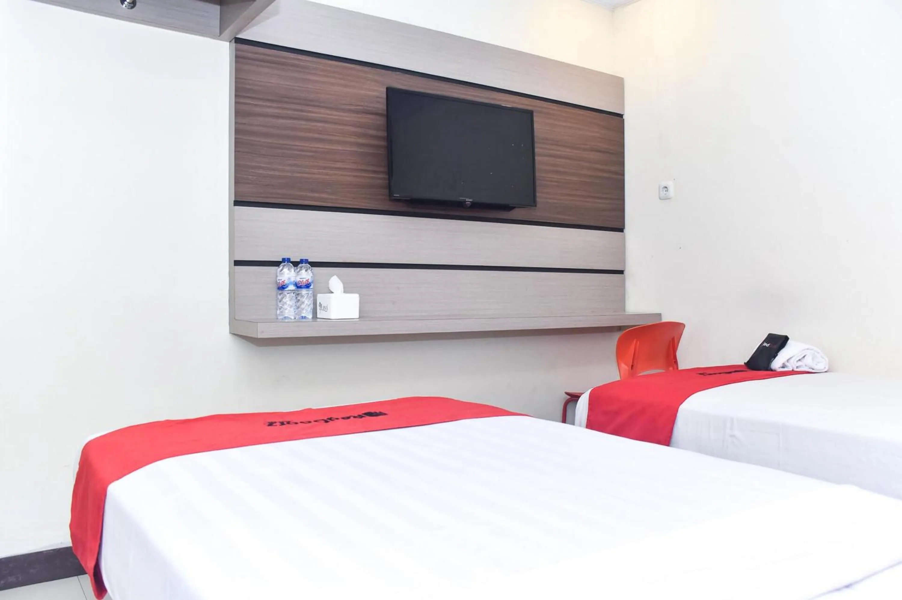 Bedroom, Bed in Reddoorz Plus near Makassar Town Square