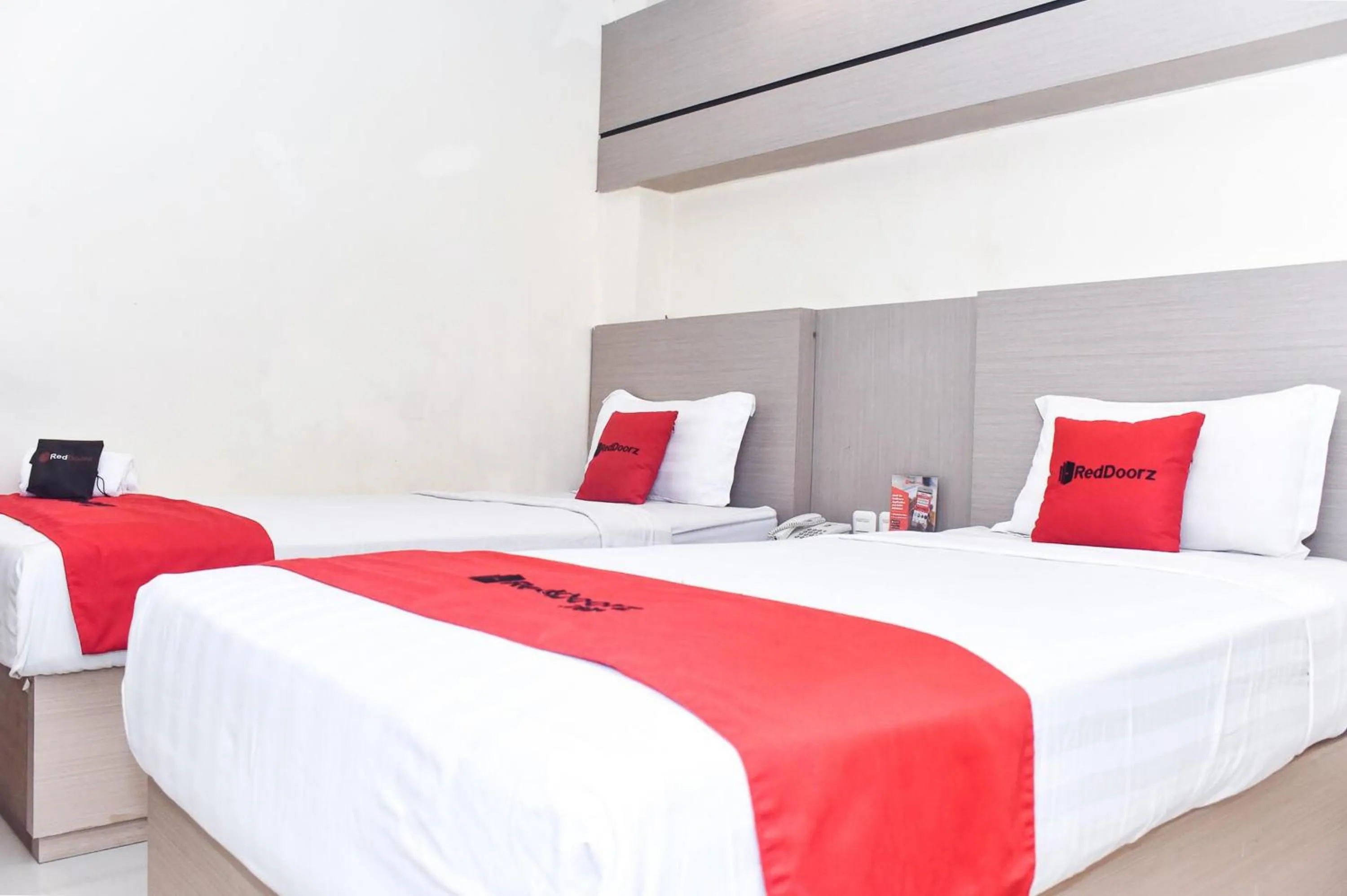 Bedroom, Bed in Reddoorz Plus near Makassar Town Square