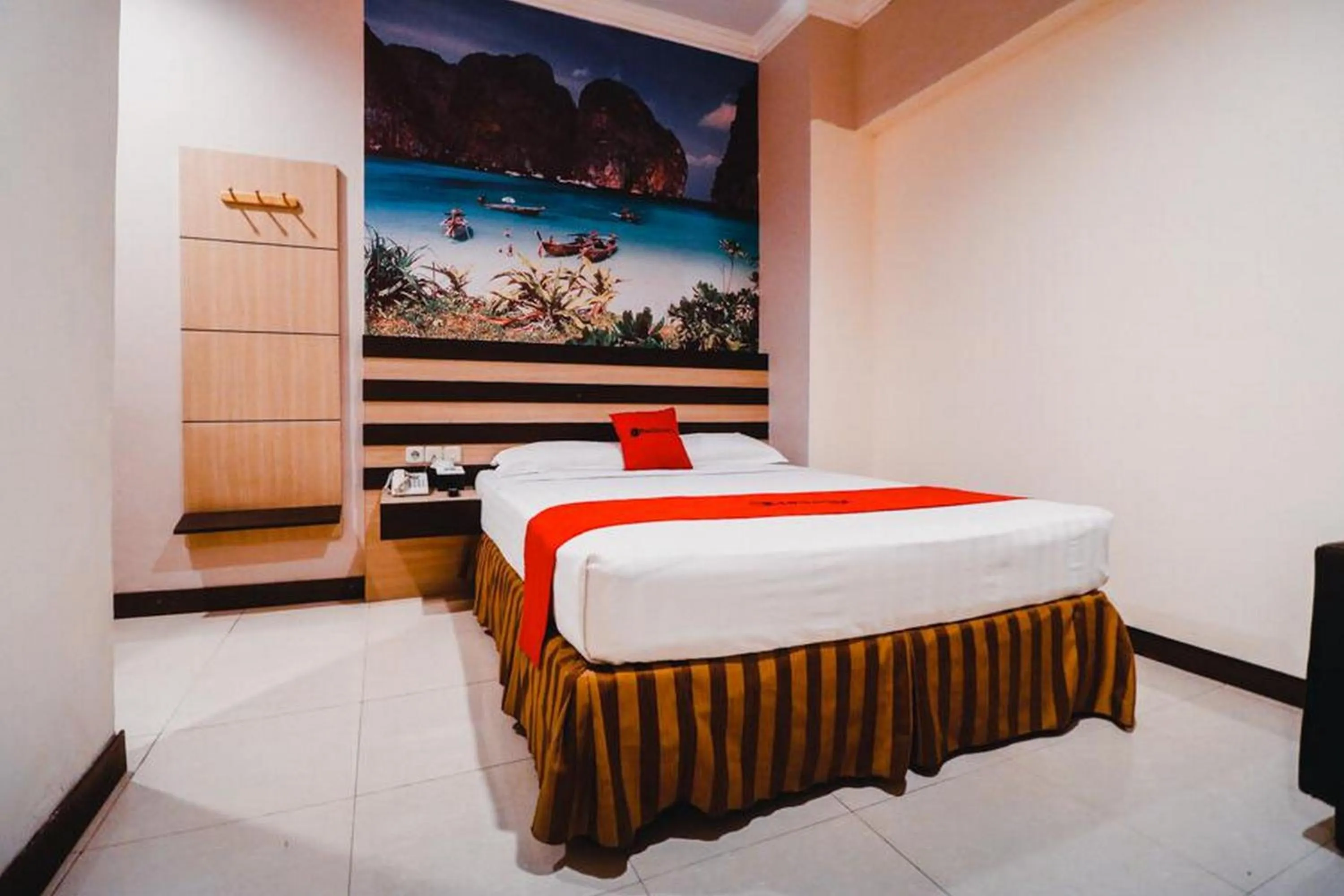 Bedroom, Bed in Reddoorz Plus near Makassar Town Square