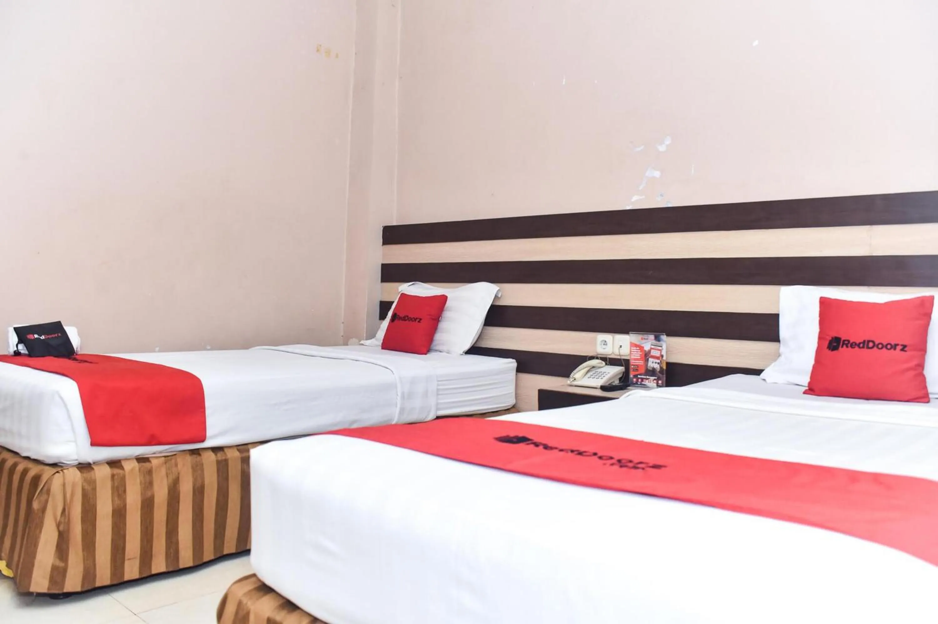 Bedroom, Bed in Reddoorz Plus near Makassar Town Square