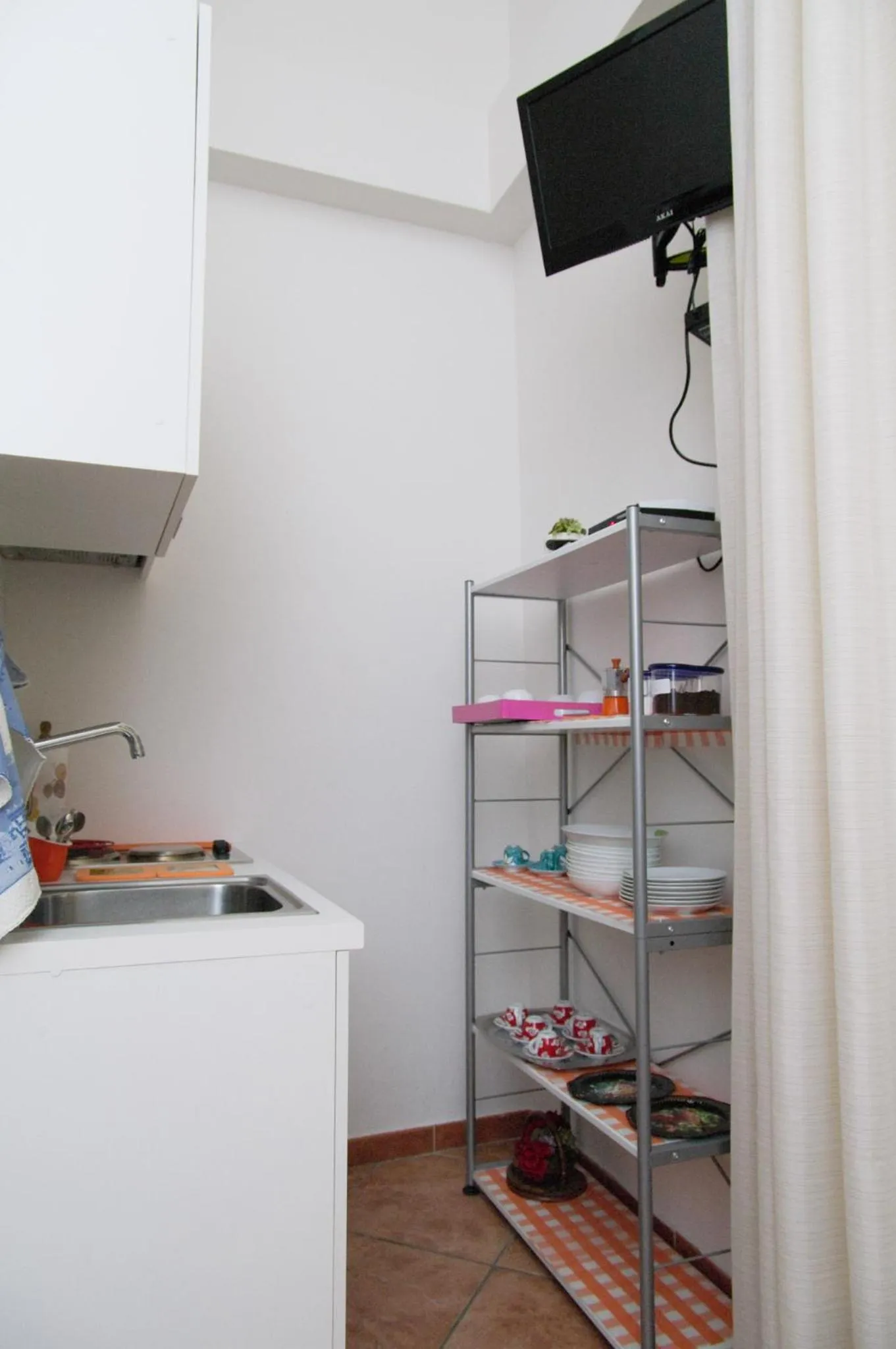 Communal lounge/ TV room in B&B Napoli Plebiscito