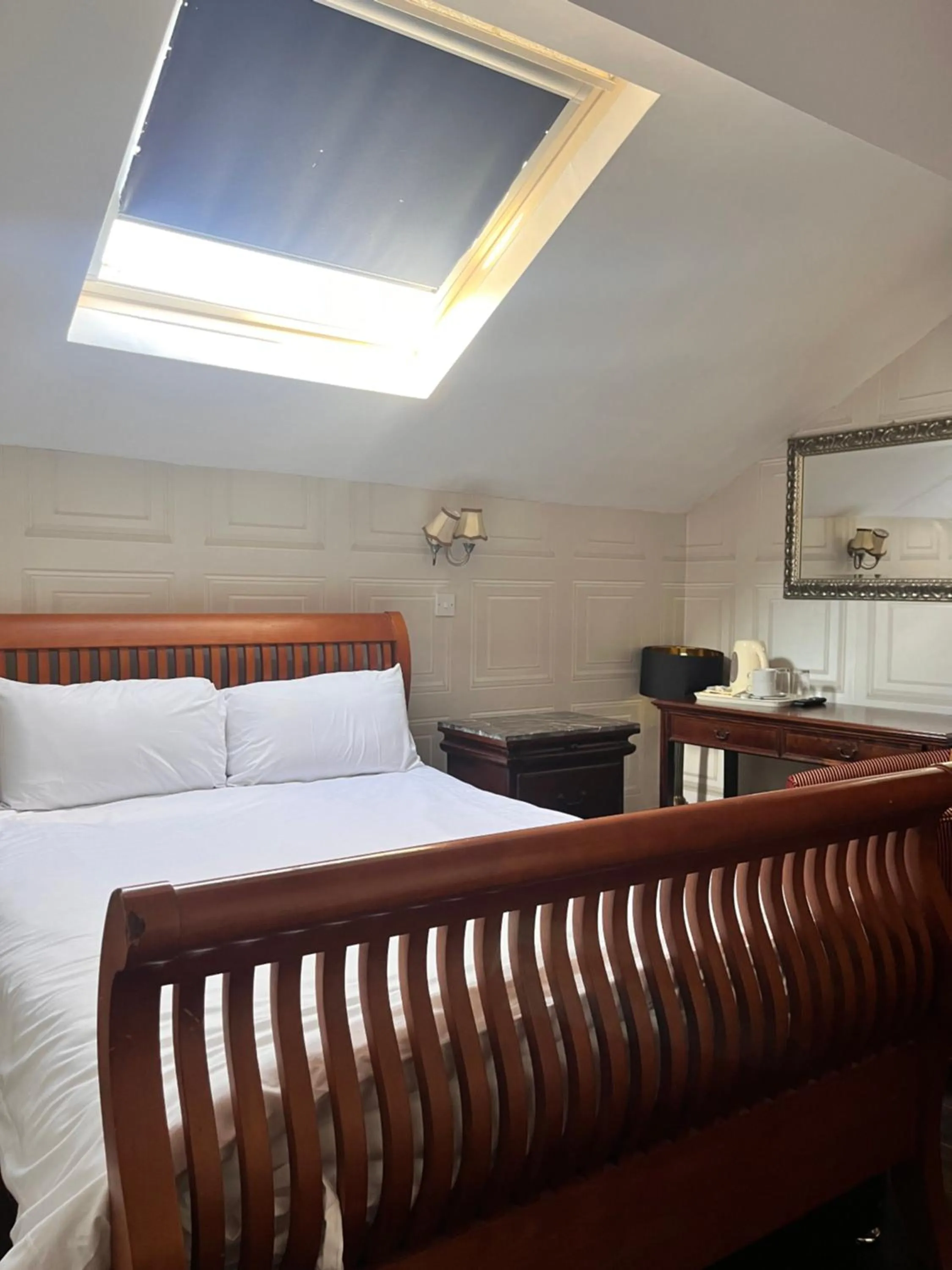 Bedroom, Bed in Beech Mount Hotel - Free Parking