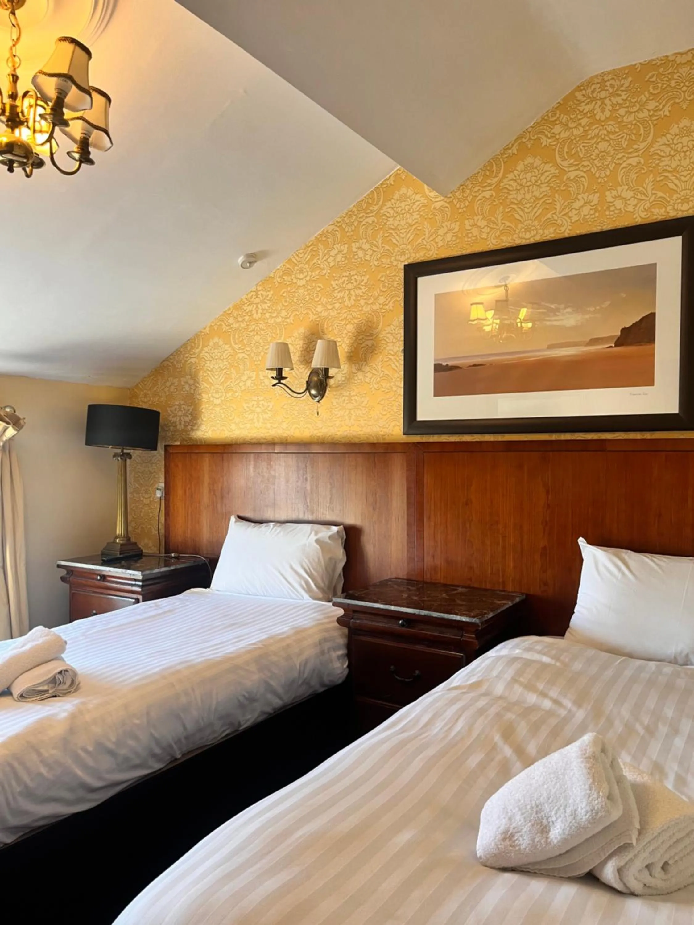 Bedroom, Bed in Beech Mount Hotel - Free Parking