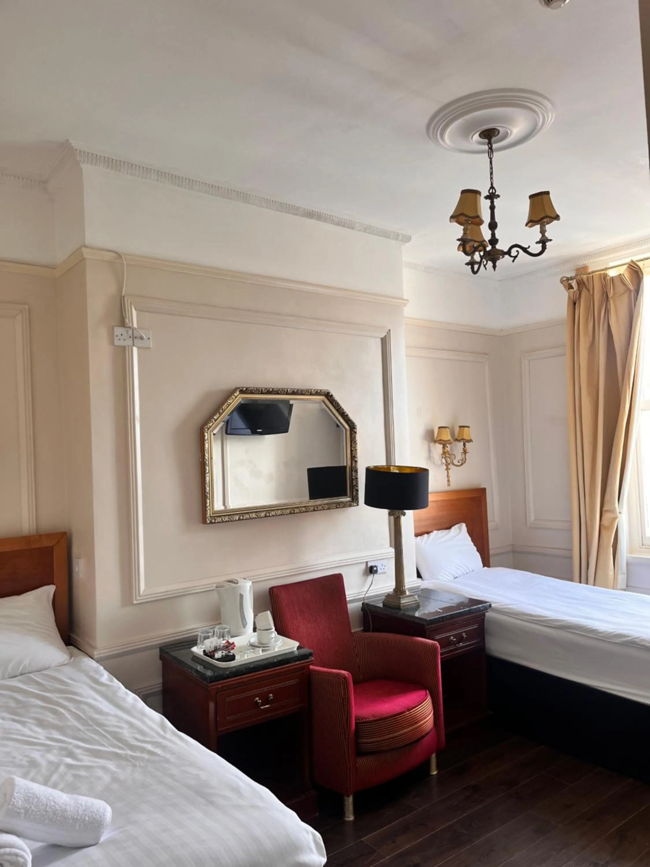 Bedroom, Bed in Beech Mount Hotel - Free Parking