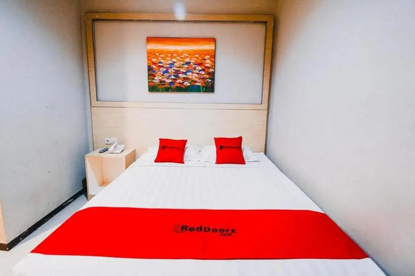 Standard Double Room in RedDoorz Plus near Sultan Hasanuddin Airport Standard Double Room in RedDoorz Plus near Sultan Hasanuddin Airport