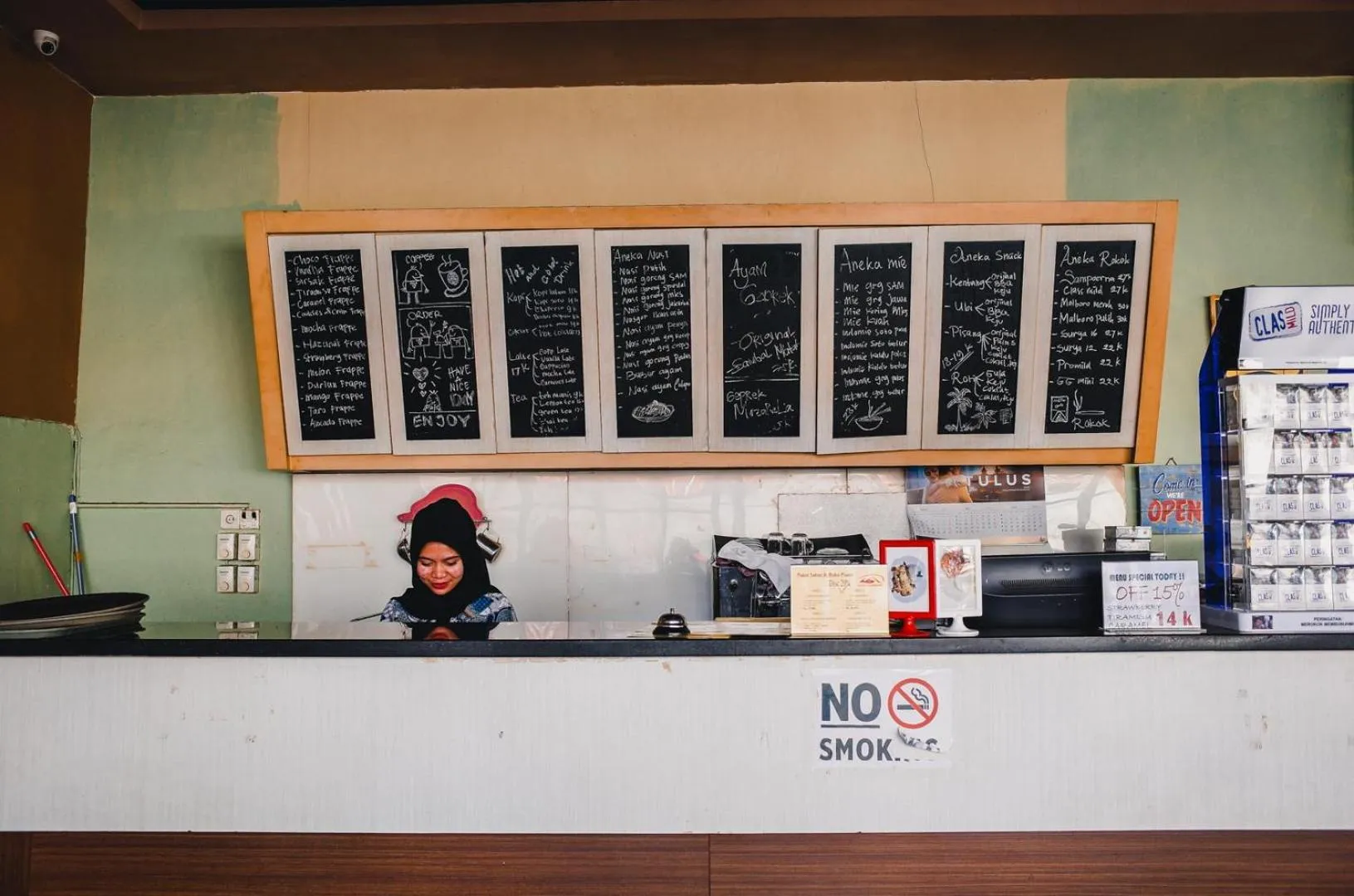 Area and facilities in RedDoorz Plus near Sultan Hasanuddin Airport